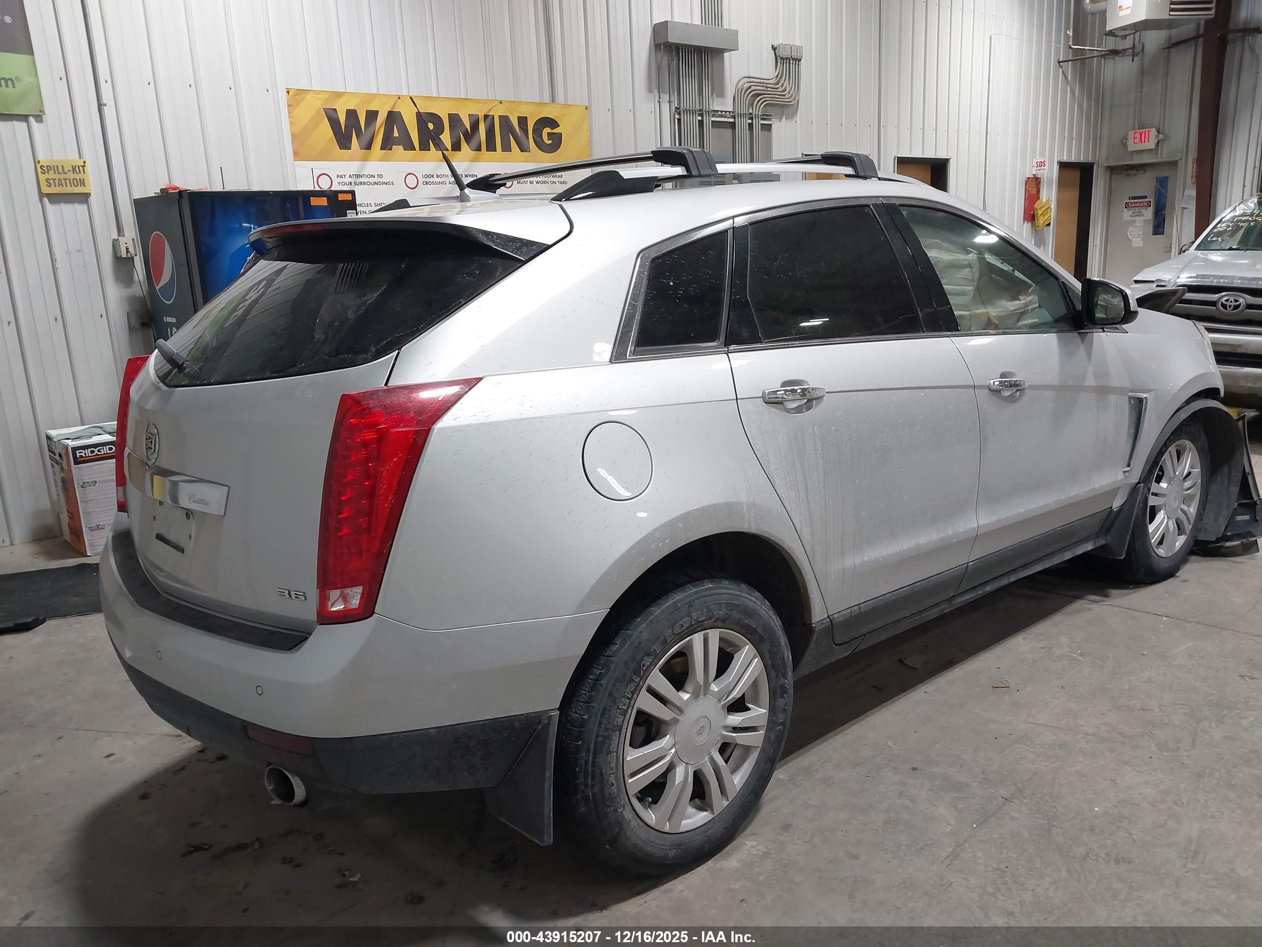 CADILLAC SRX image 4