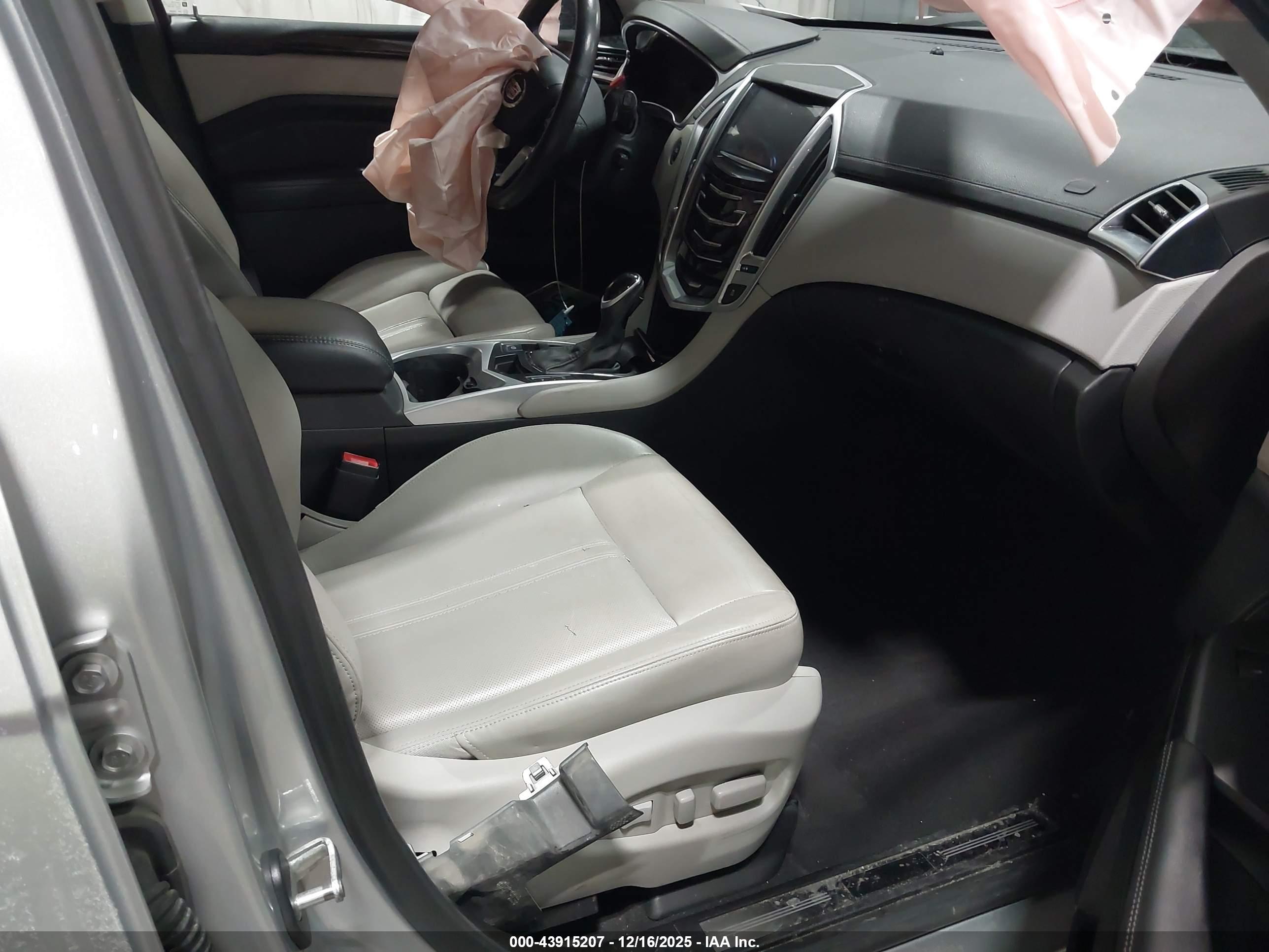 CADILLAC SRX image 5