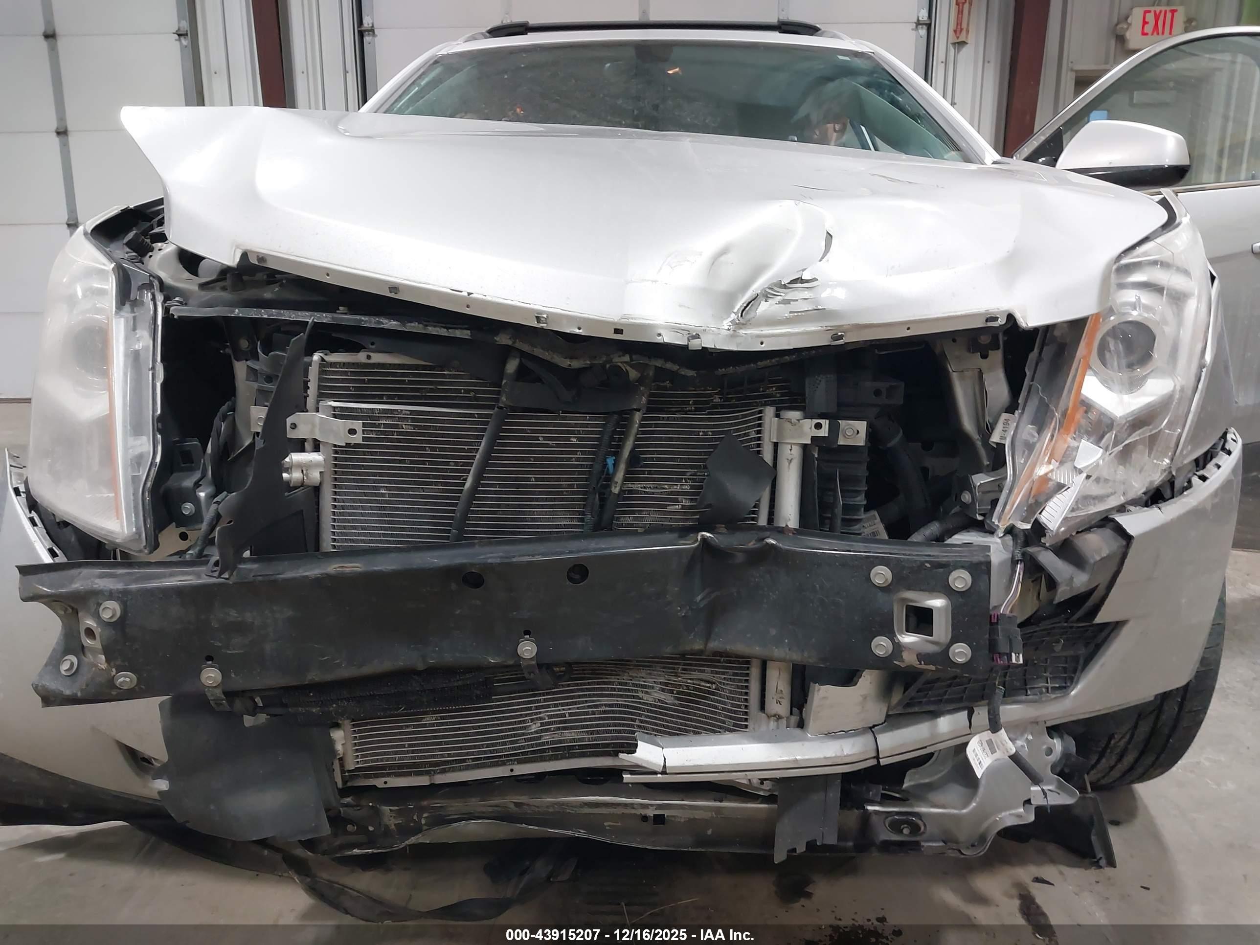 CADILLAC SRX image 6
