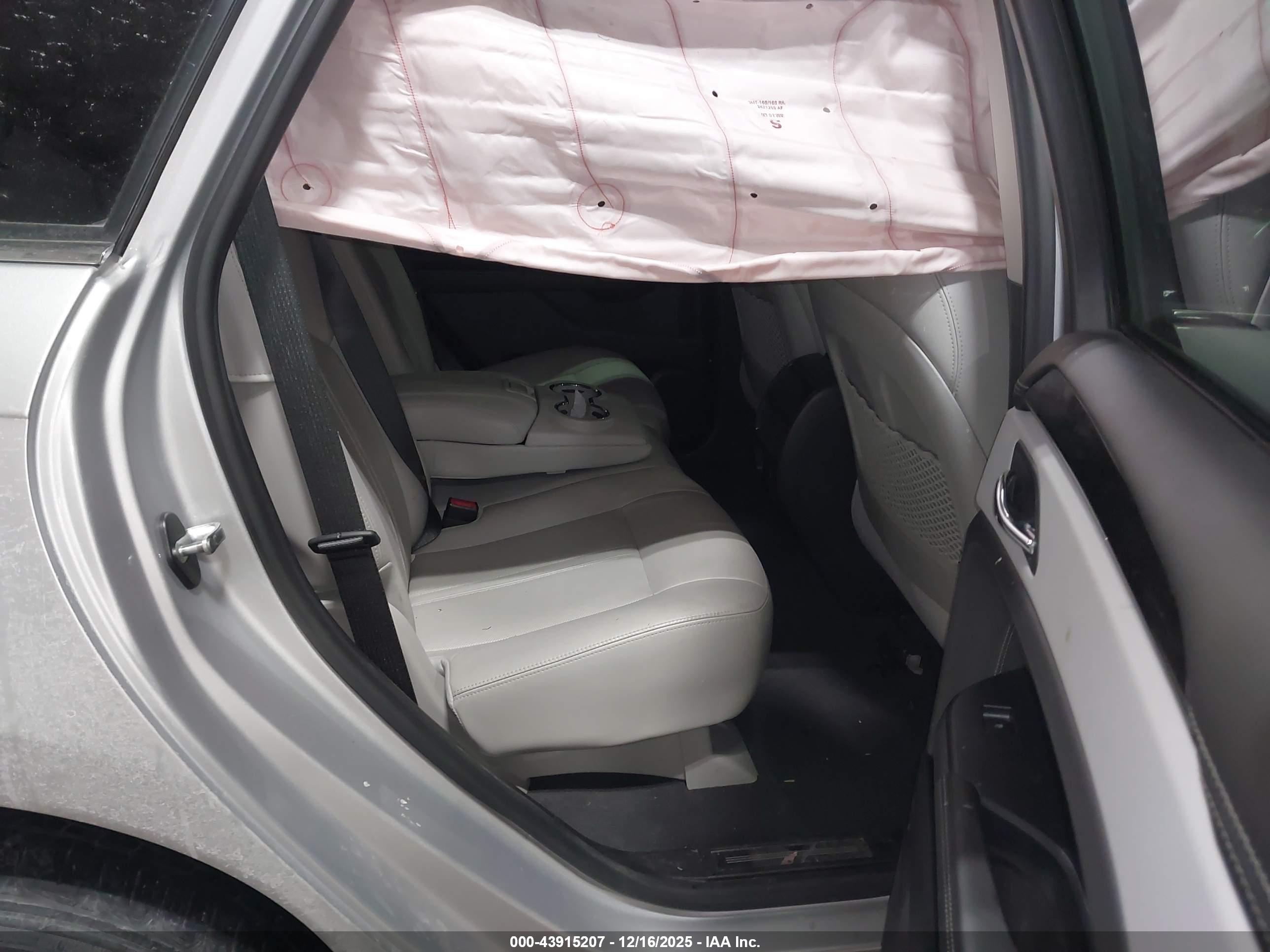 CADILLAC SRX image 8