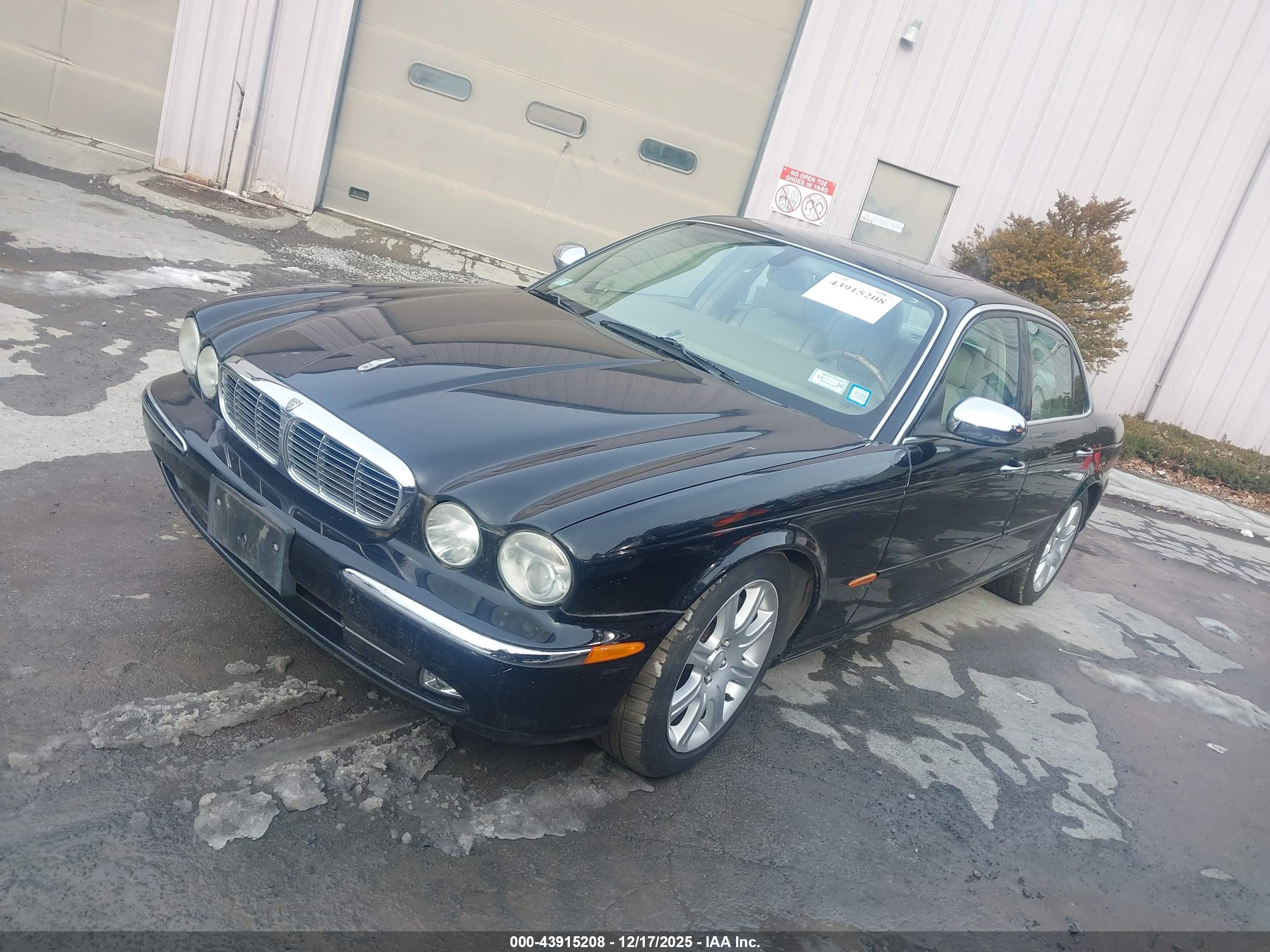 JAGUAR XJ image 2