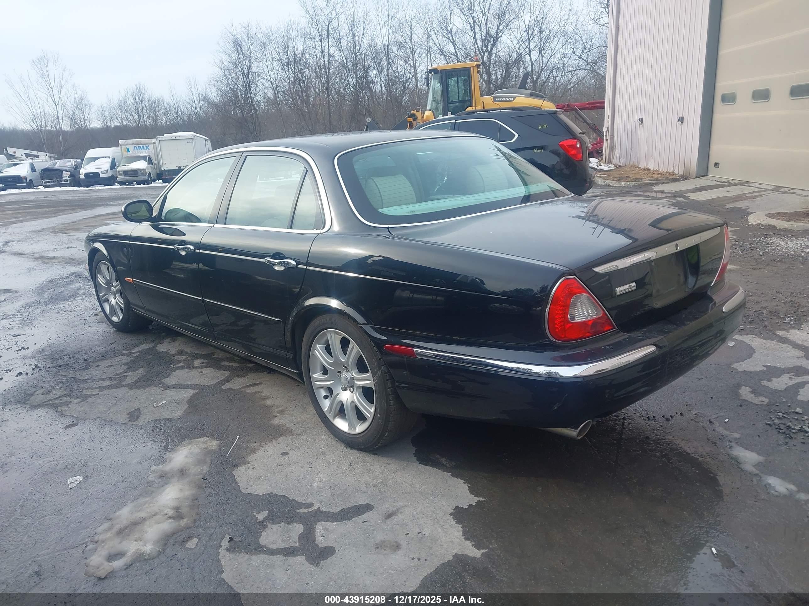 JAGUAR XJ image 3