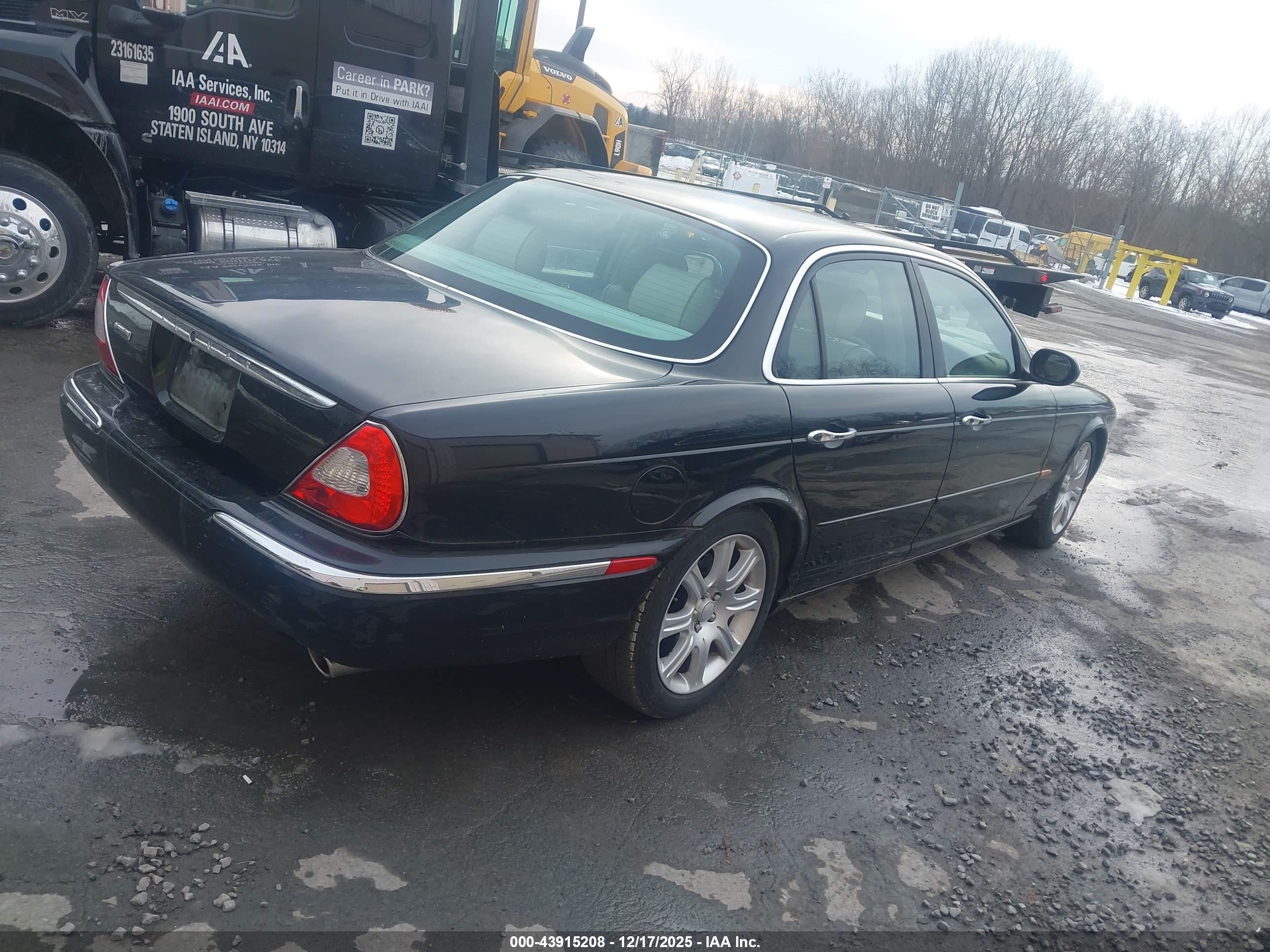 JAGUAR XJ image 4