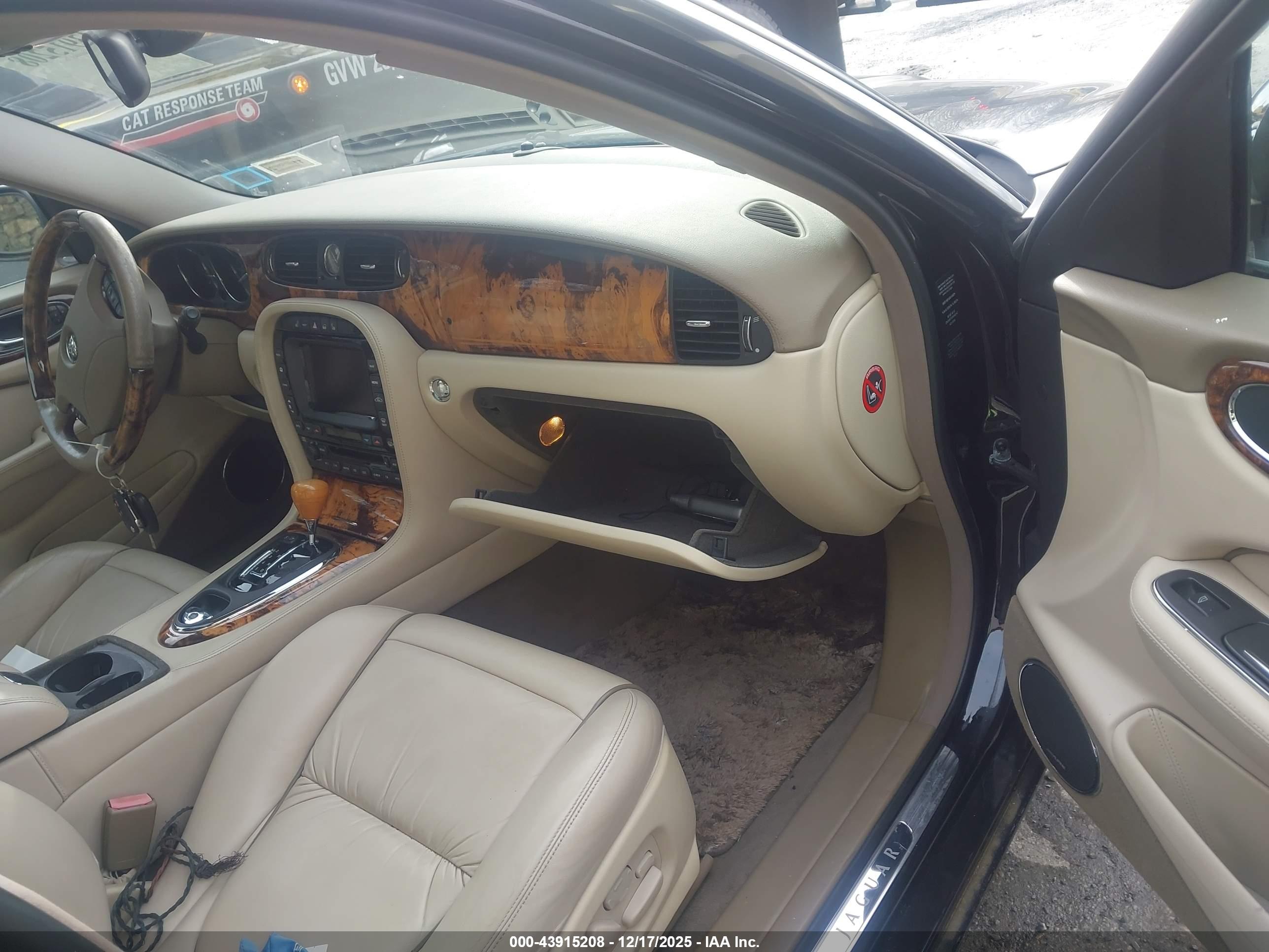 JAGUAR XJ image 5