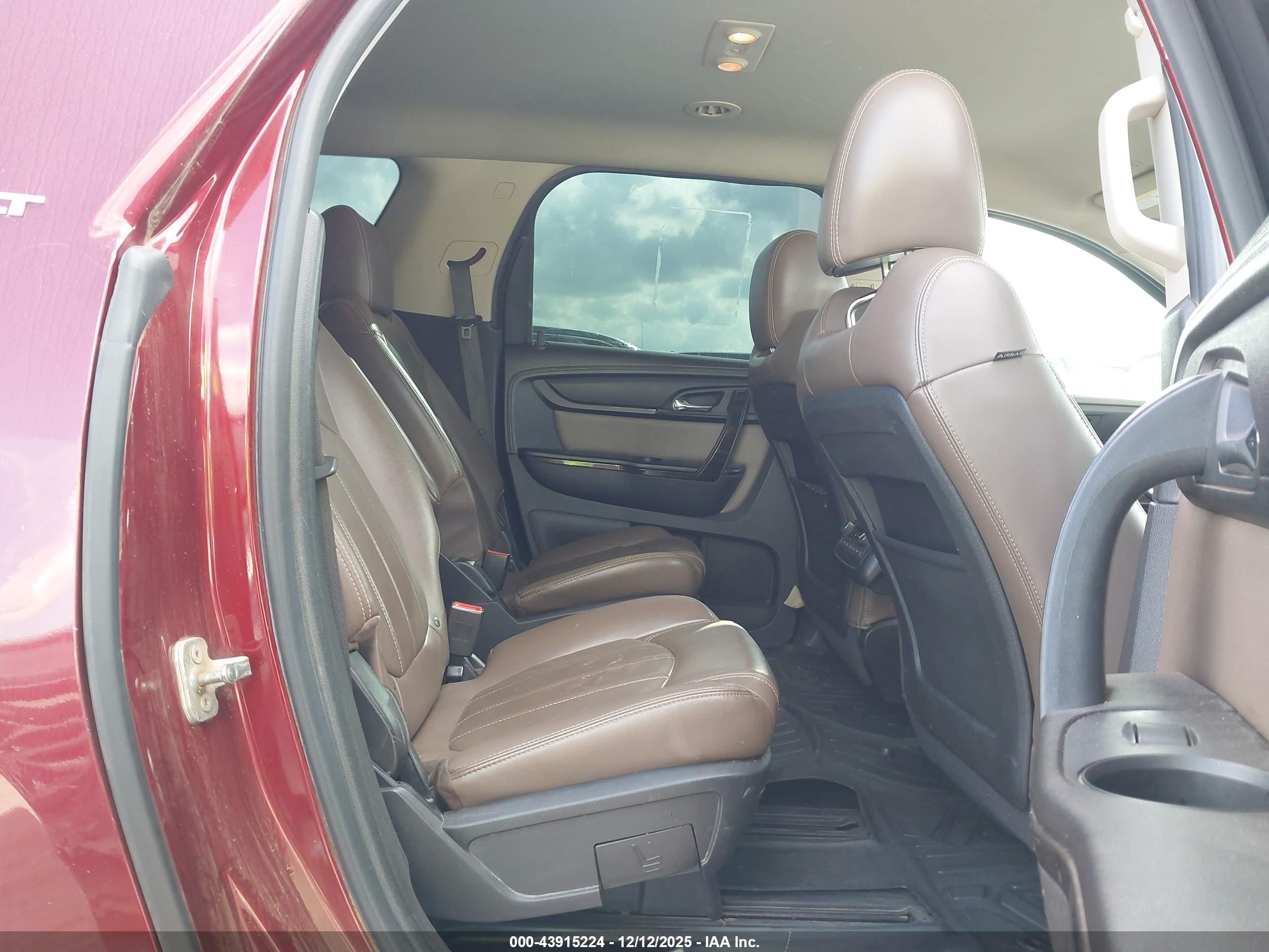 GMC ACADIA image 8