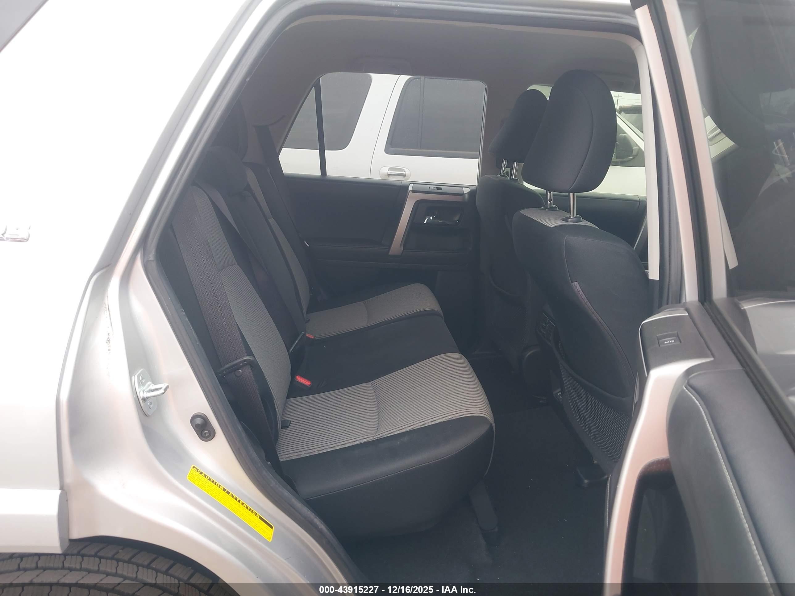 TOYOTA 4RUNNER image 8