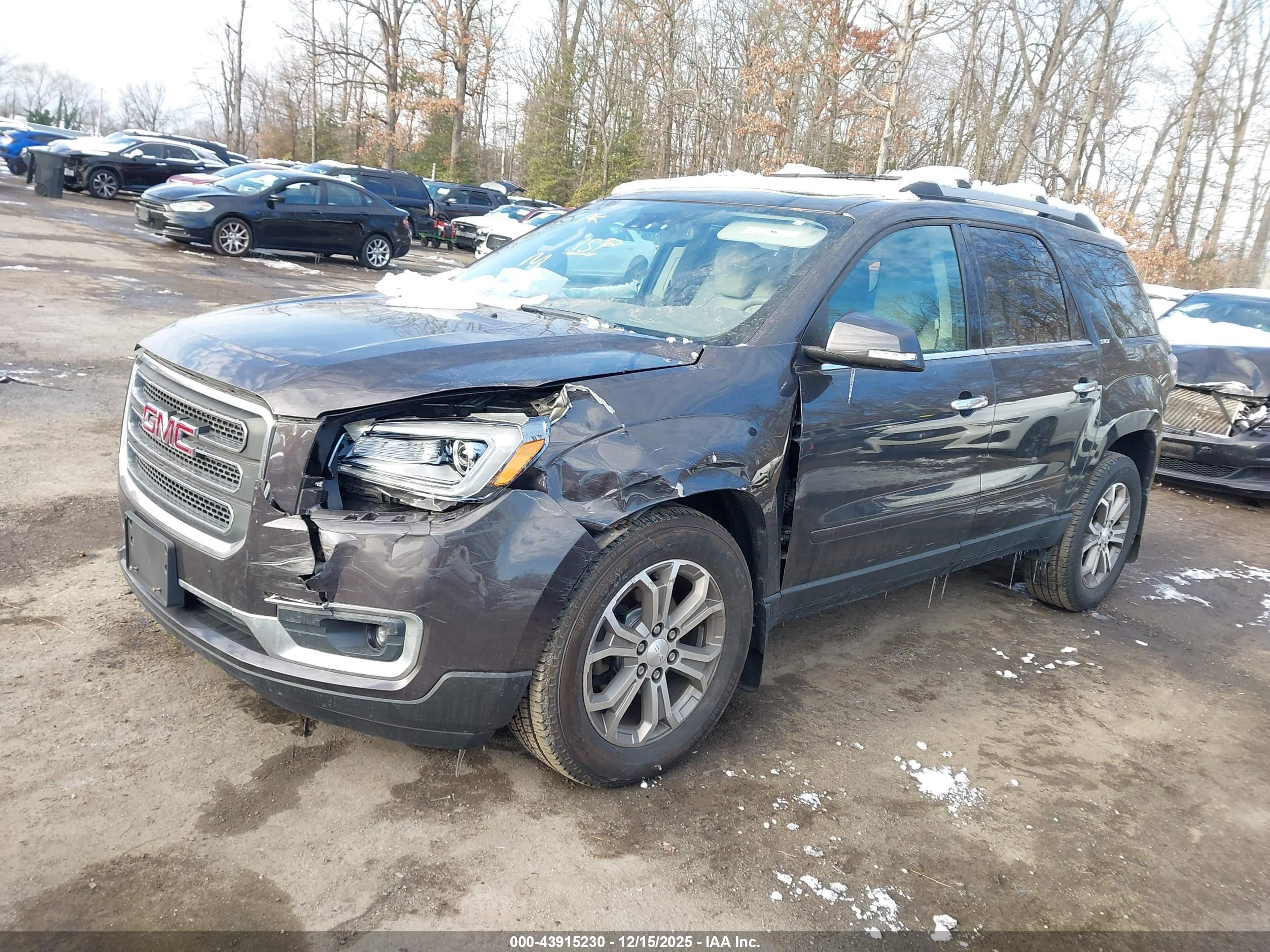 GMC ACADIA image 2