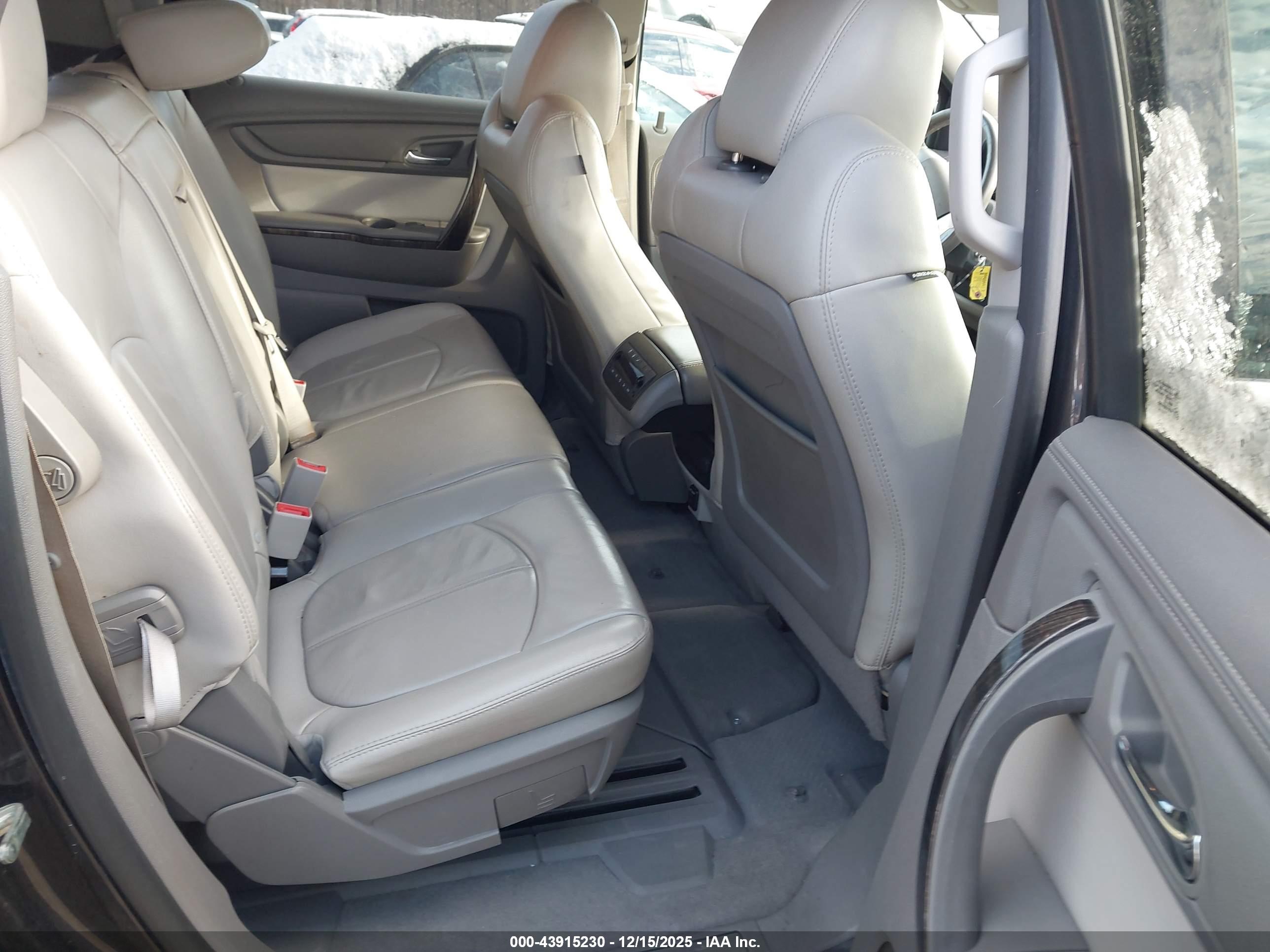 GMC ACADIA image 8