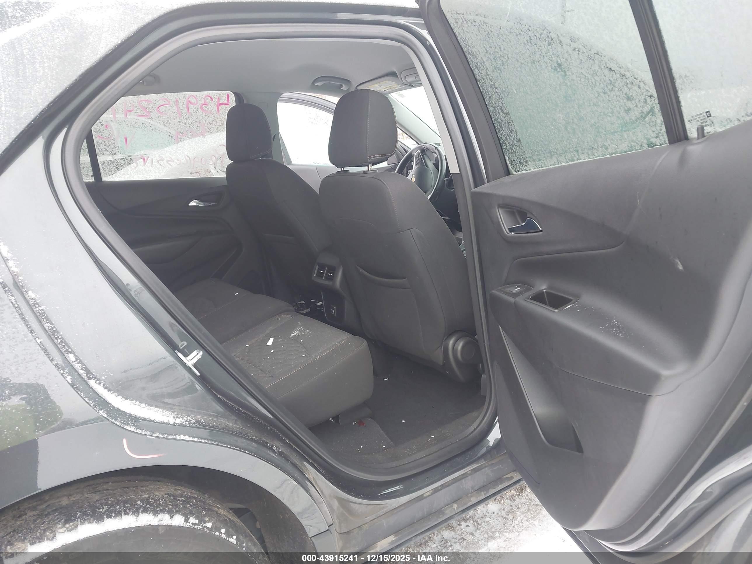 CHEVROLET EQUINOX image 8