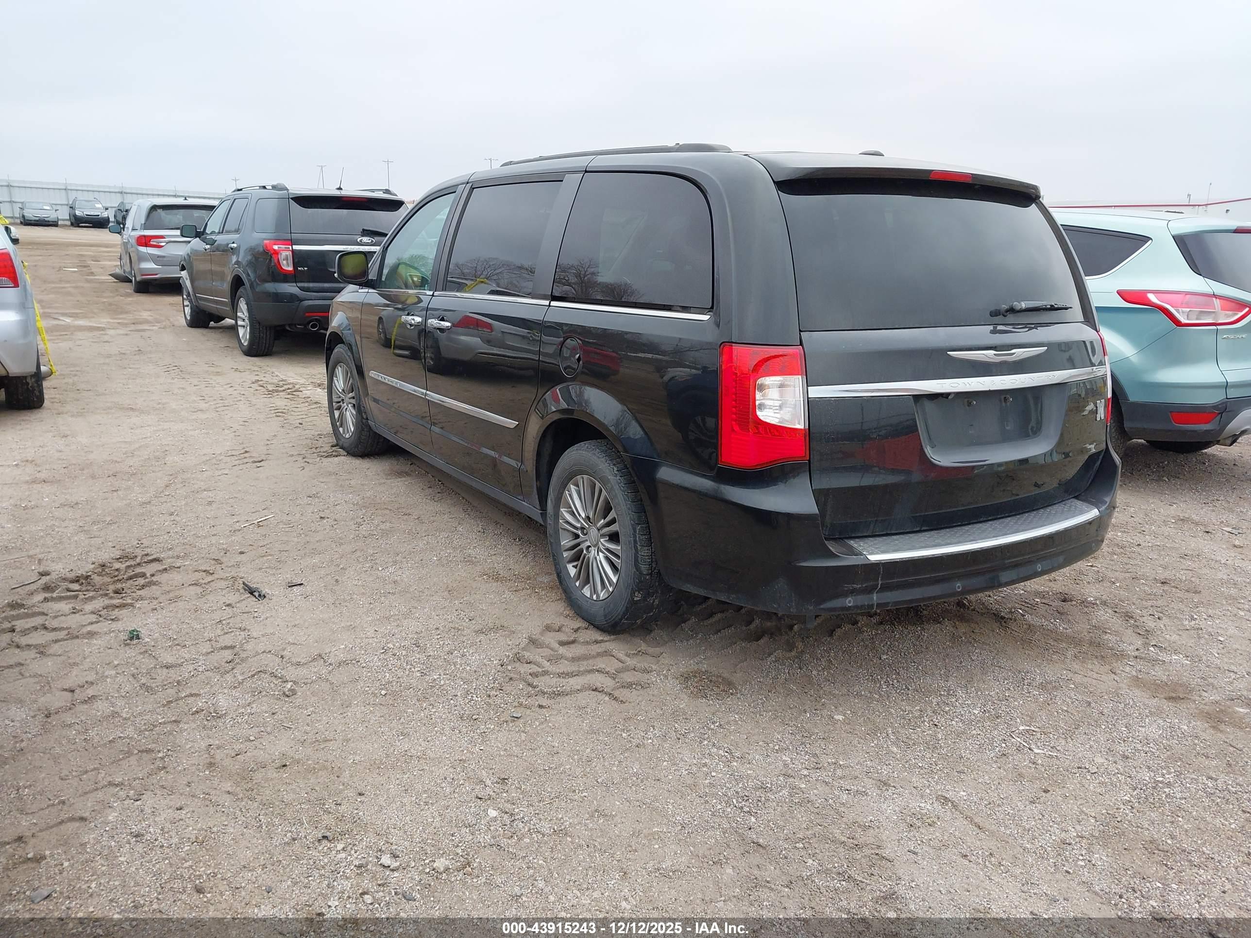 CHRYSLER TOWN image 3