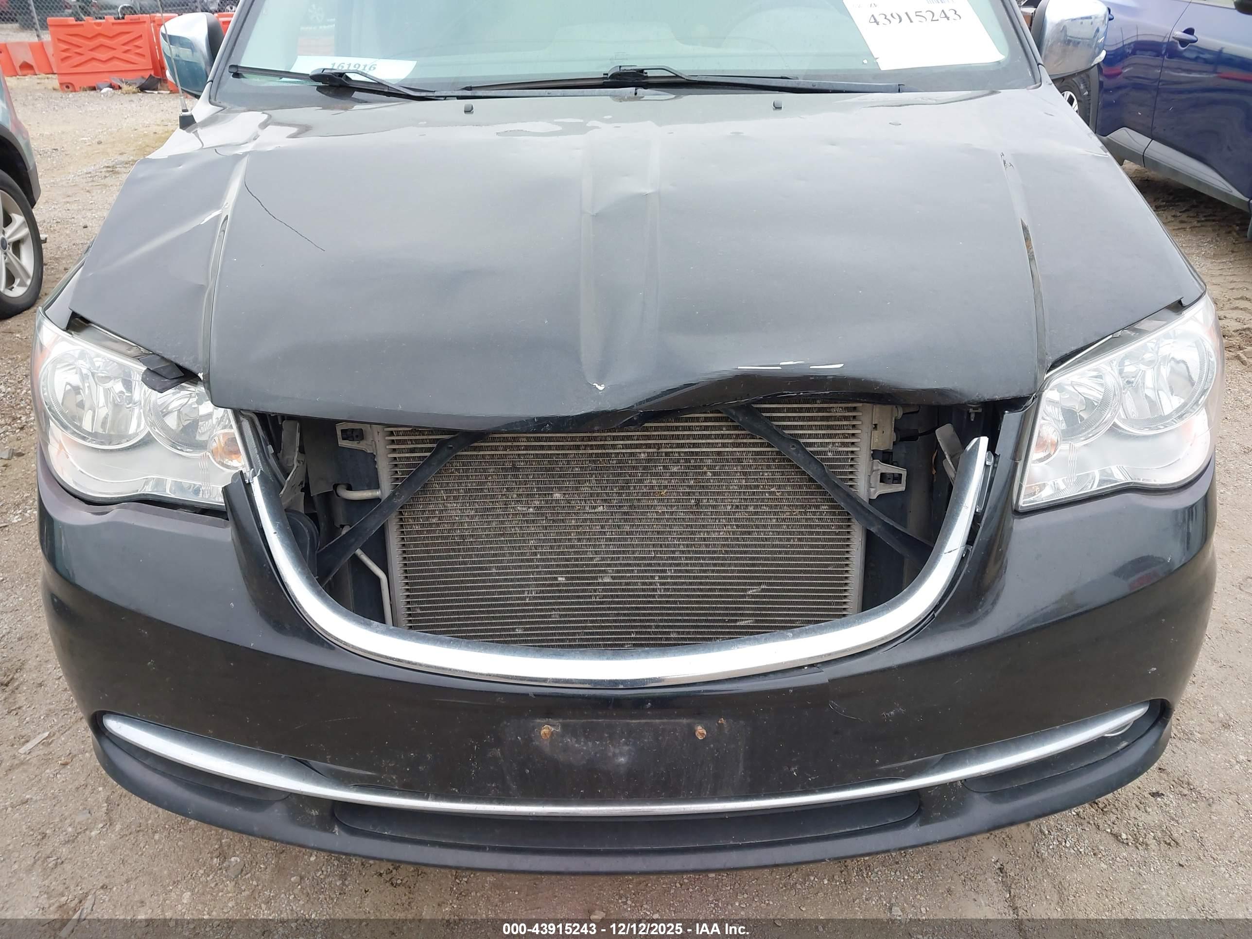 CHRYSLER TOWN image 6