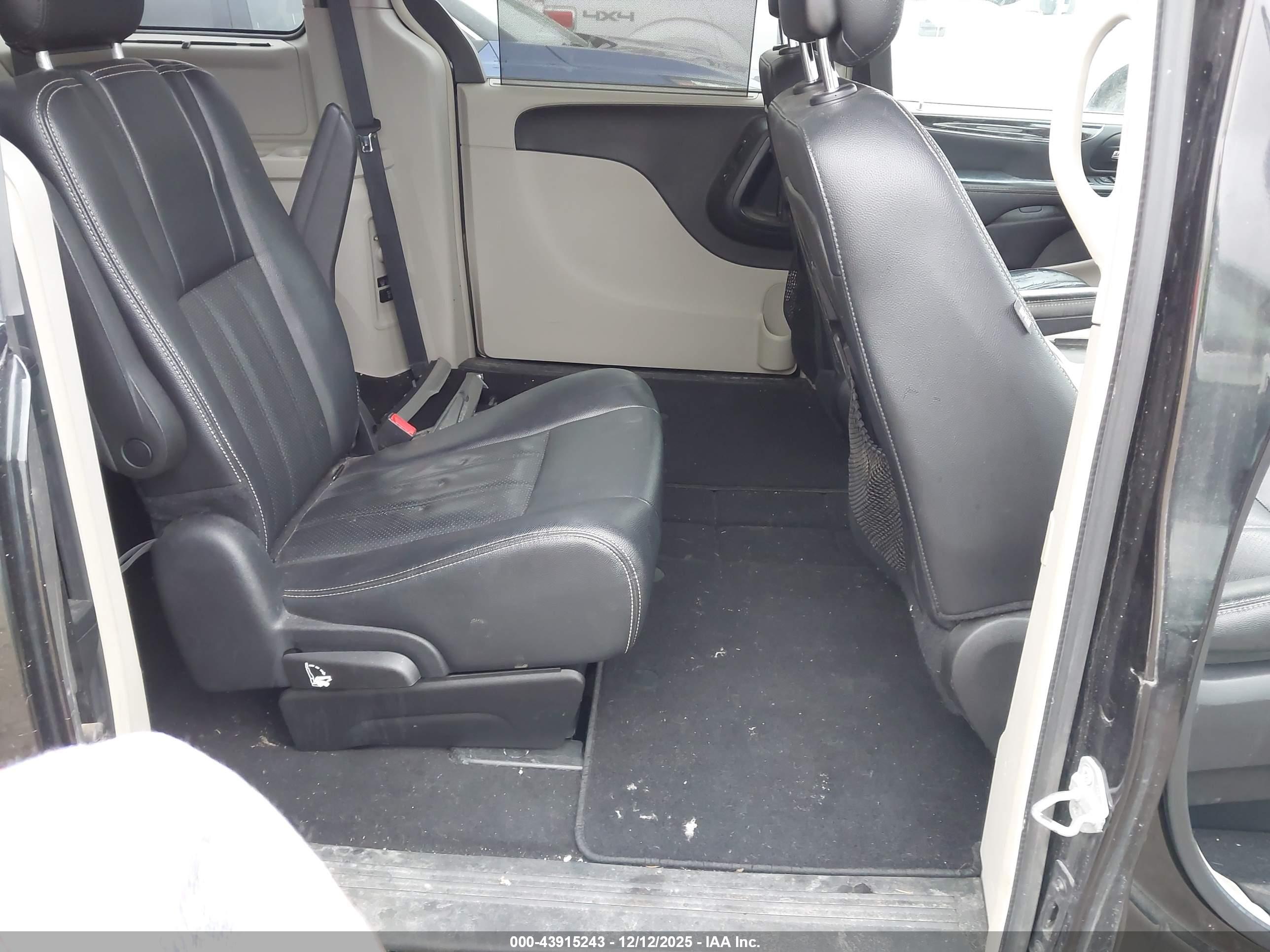 CHRYSLER TOWN image 8
