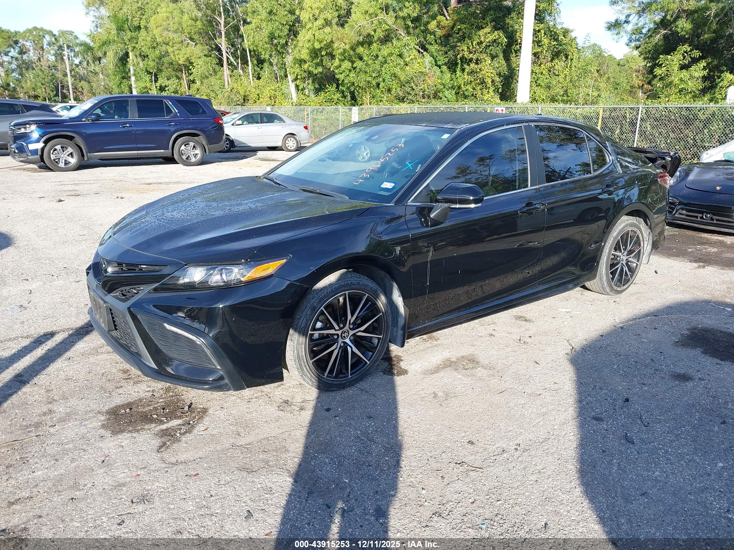 TOYOTA CAMRY image 2