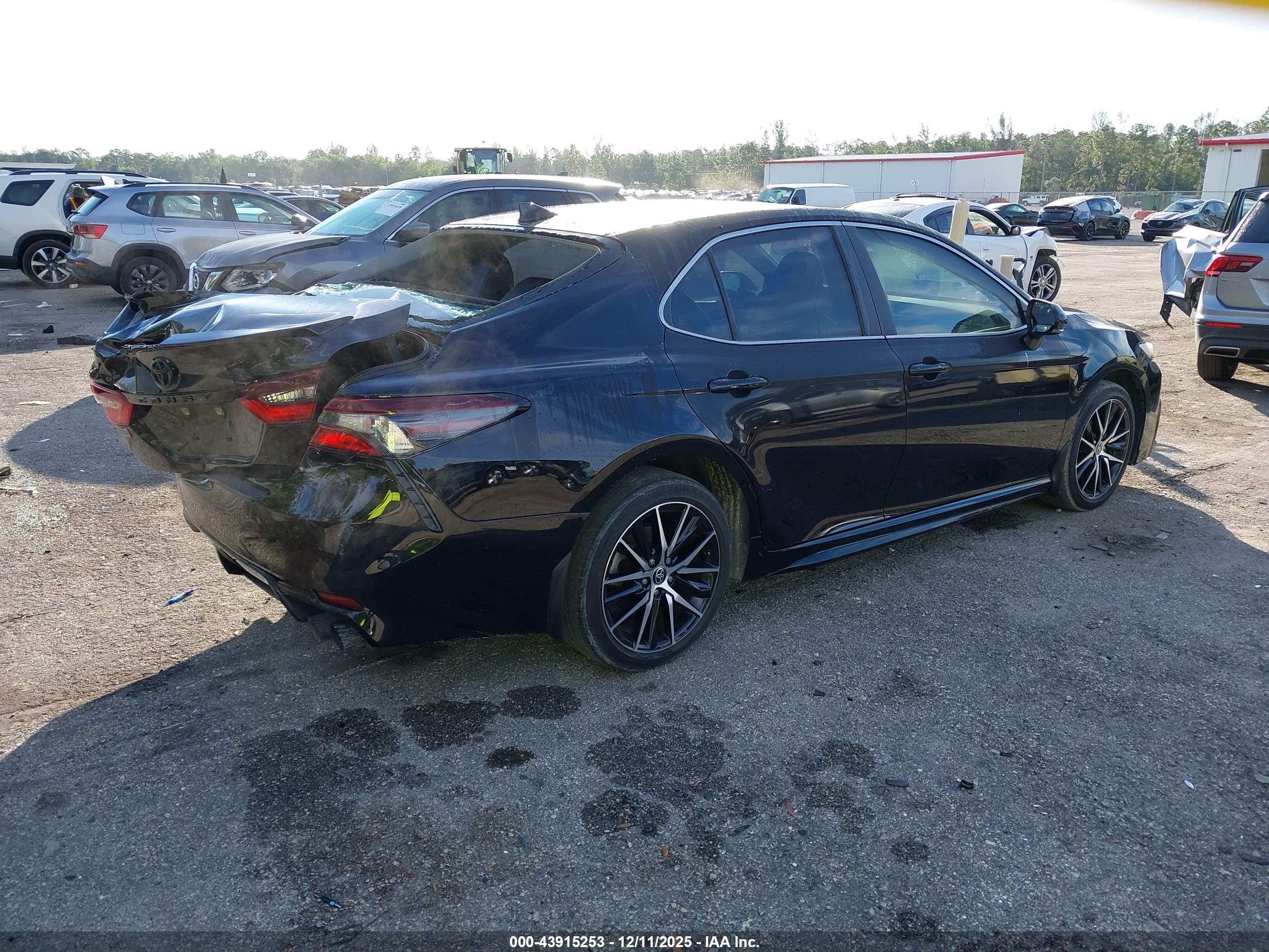 TOYOTA CAMRY image 4