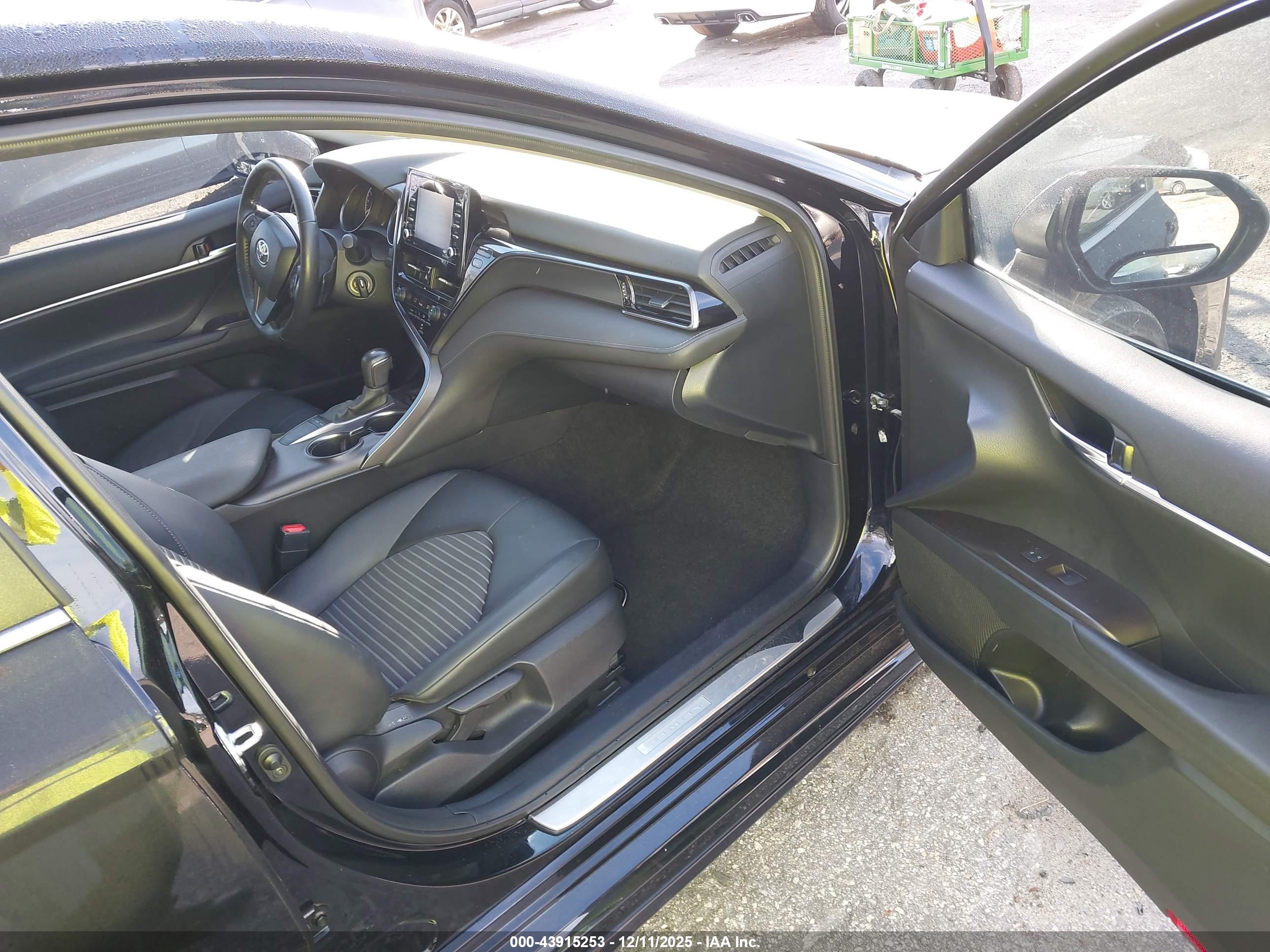 TOYOTA CAMRY image 5