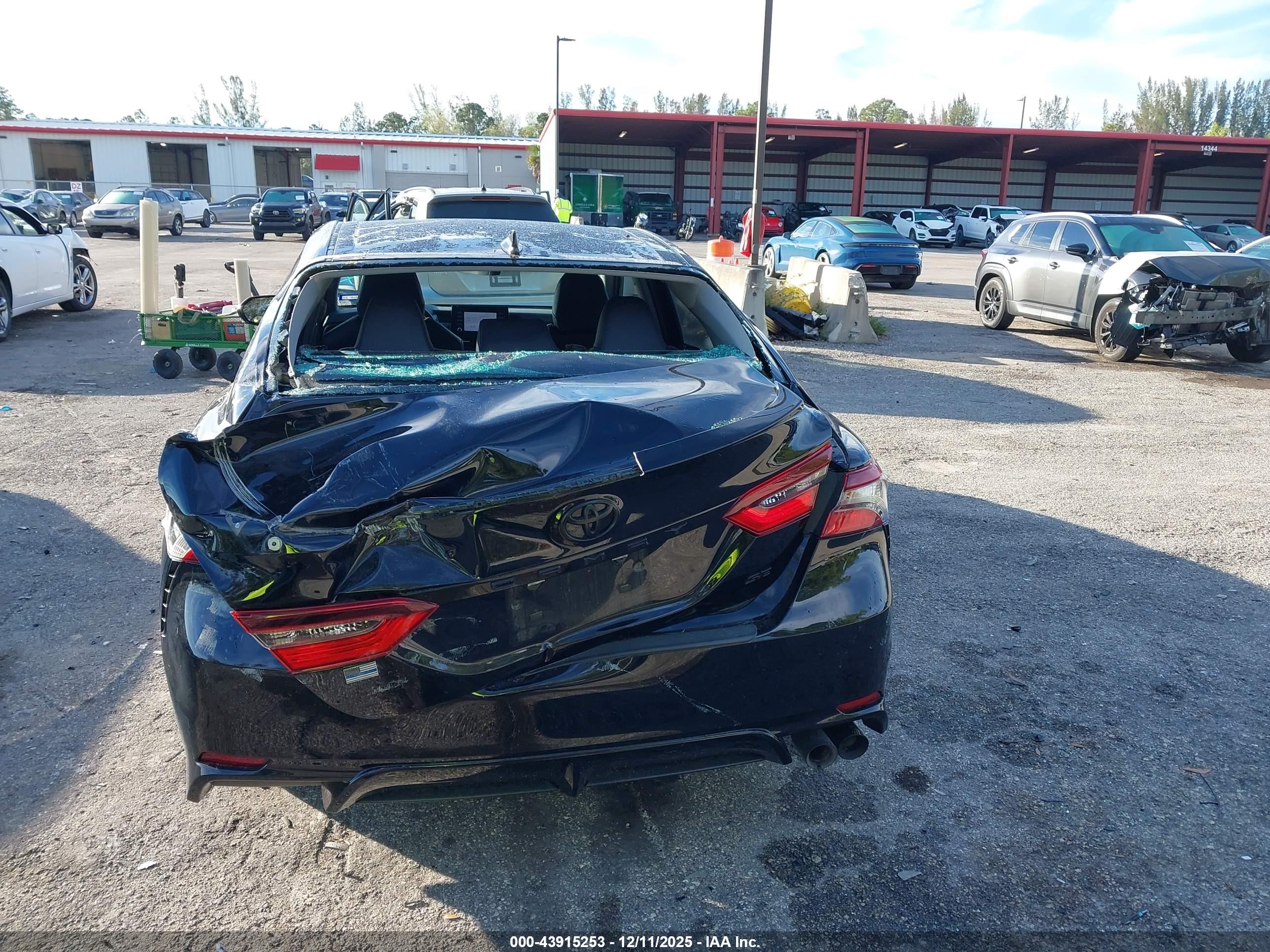 TOYOTA CAMRY image 6