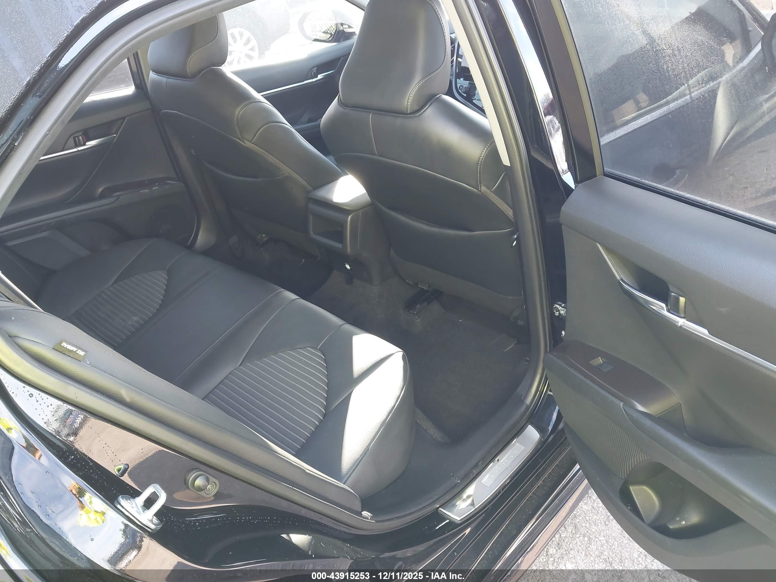 TOYOTA CAMRY image 8