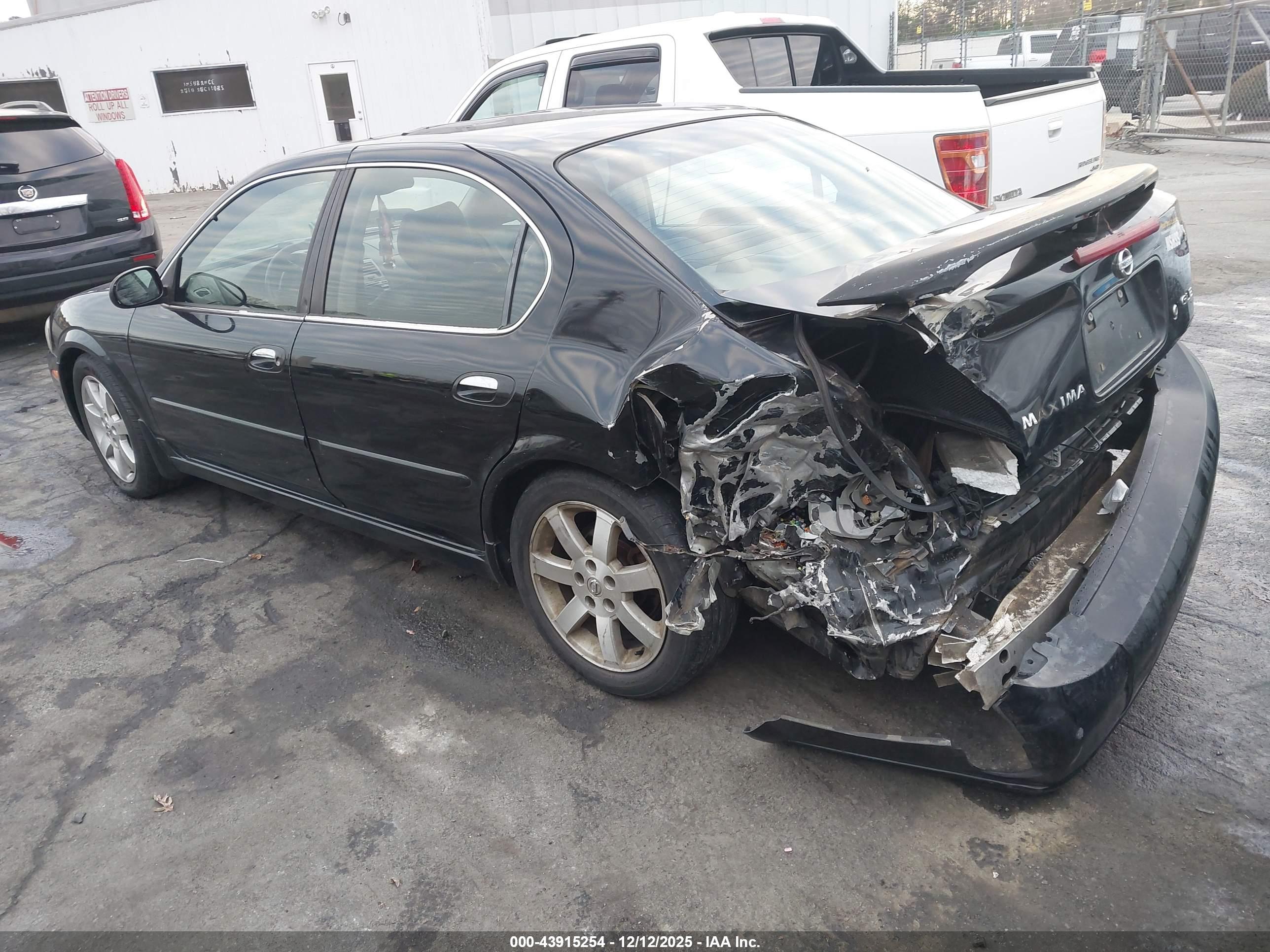 NISSAN MAXIMA image 3
