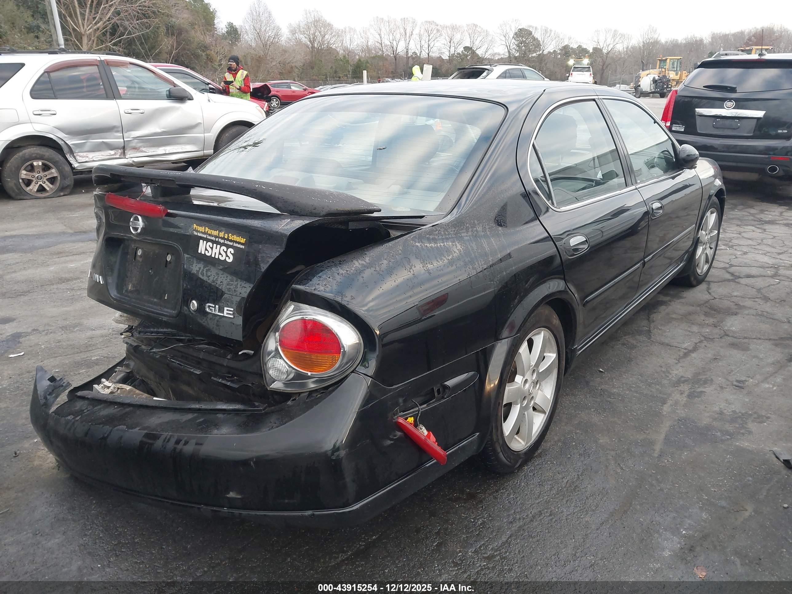 NISSAN MAXIMA image 4