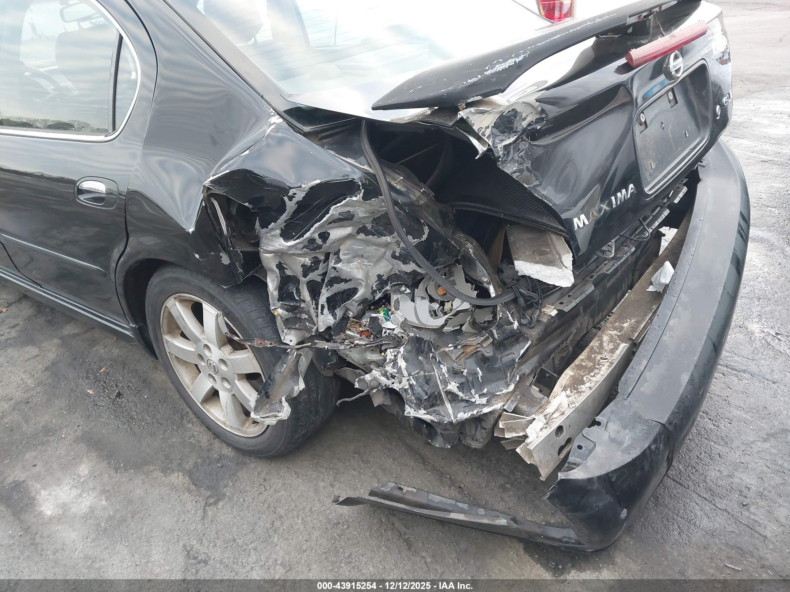 NISSAN MAXIMA image 6
