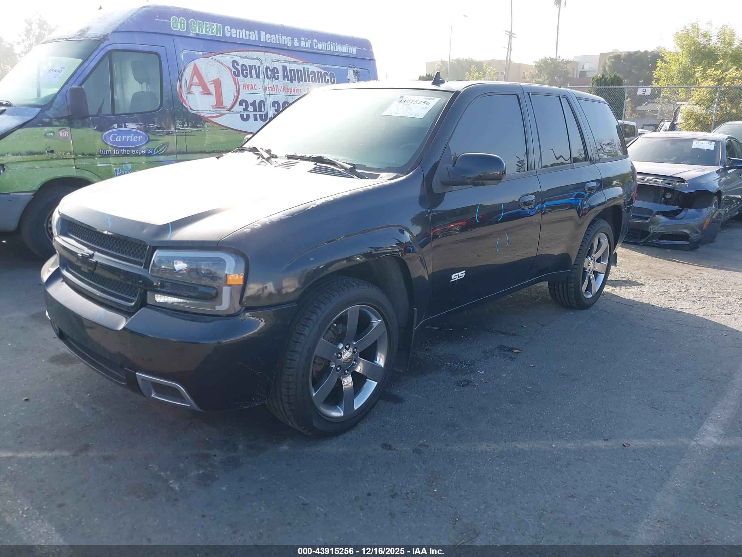 CHEVROLET TRAILBLAZER image 2