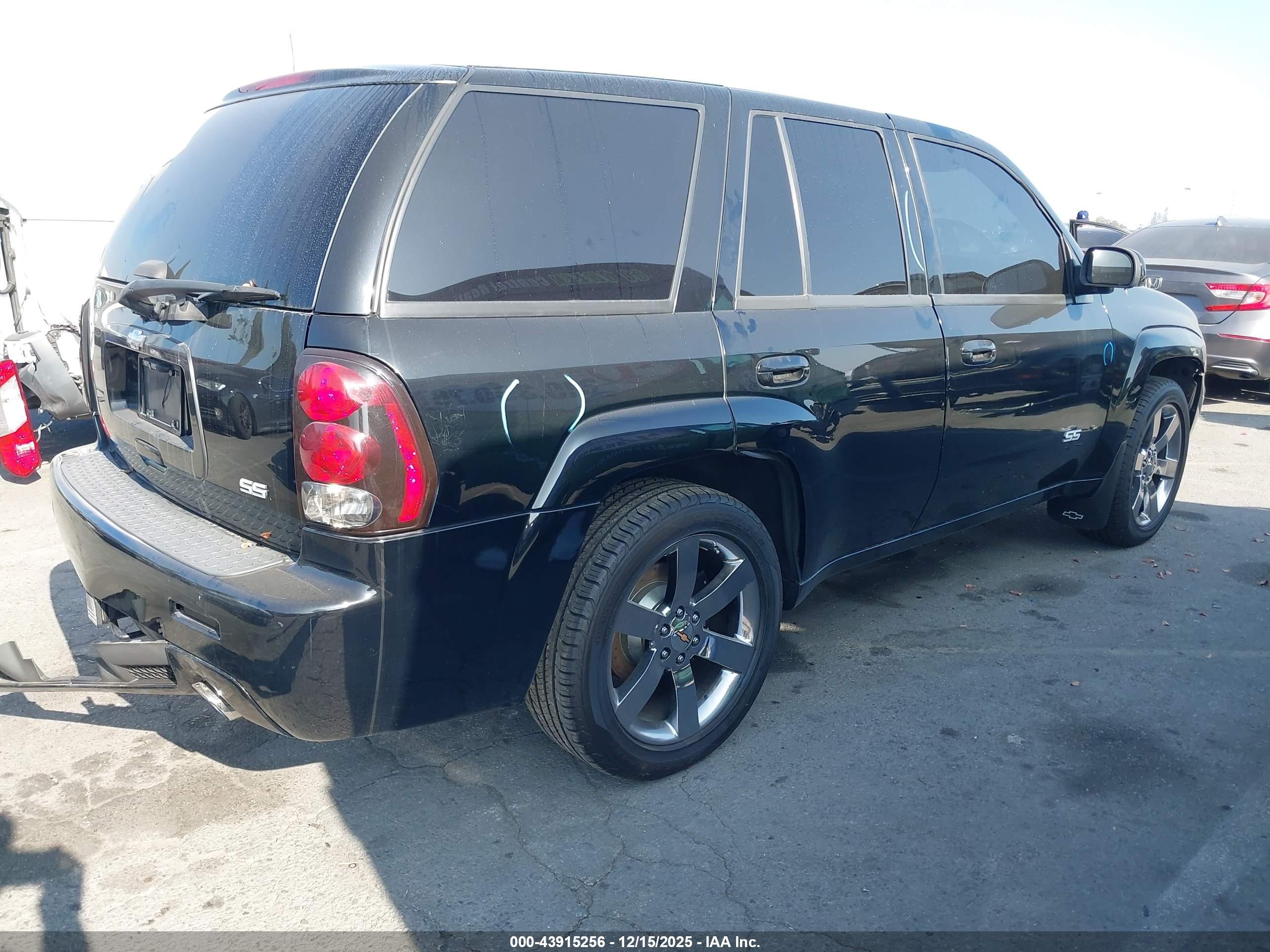 CHEVROLET TRAILBLAZER image 4