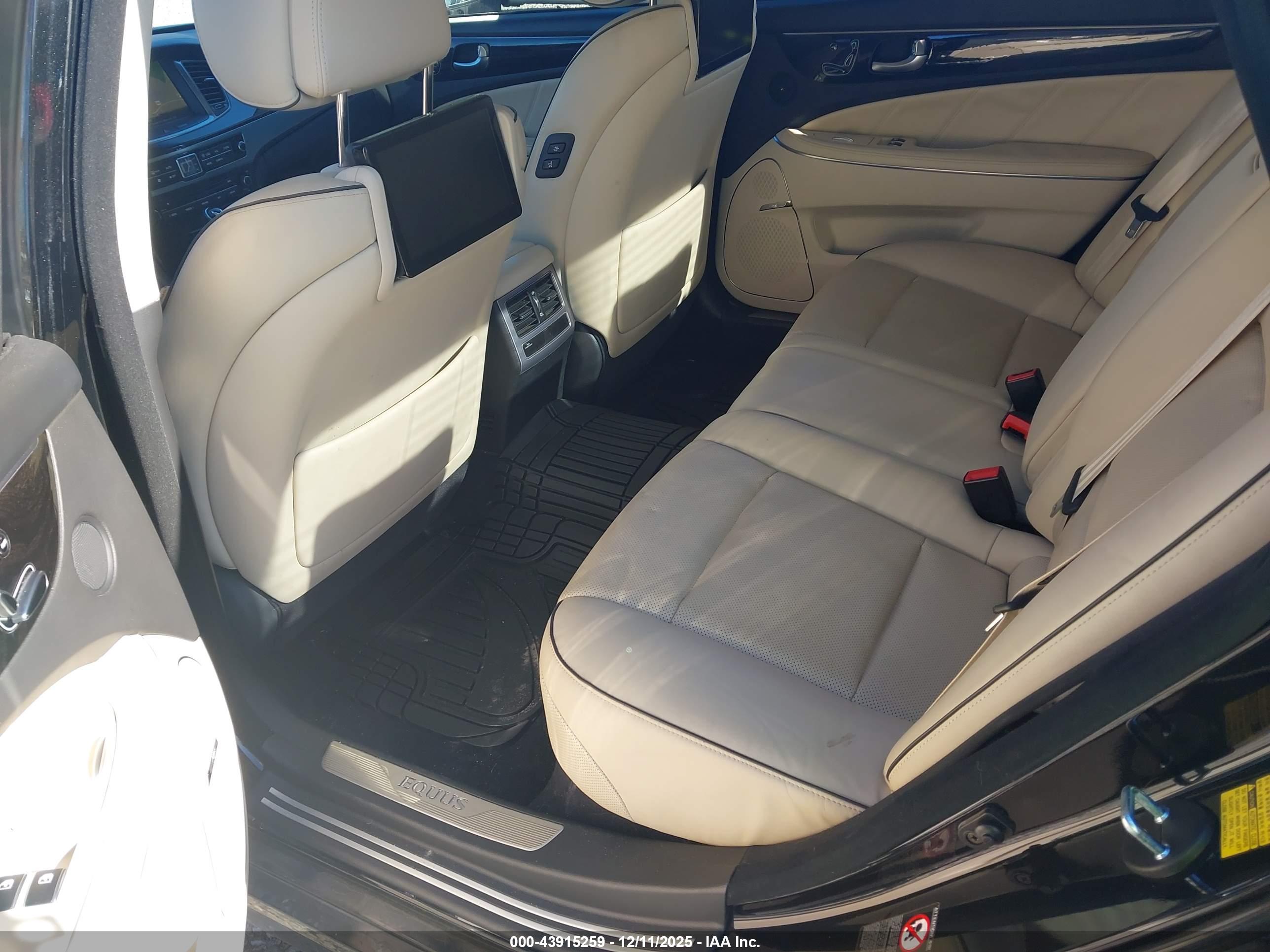HYUNDAI EQUUS image 8