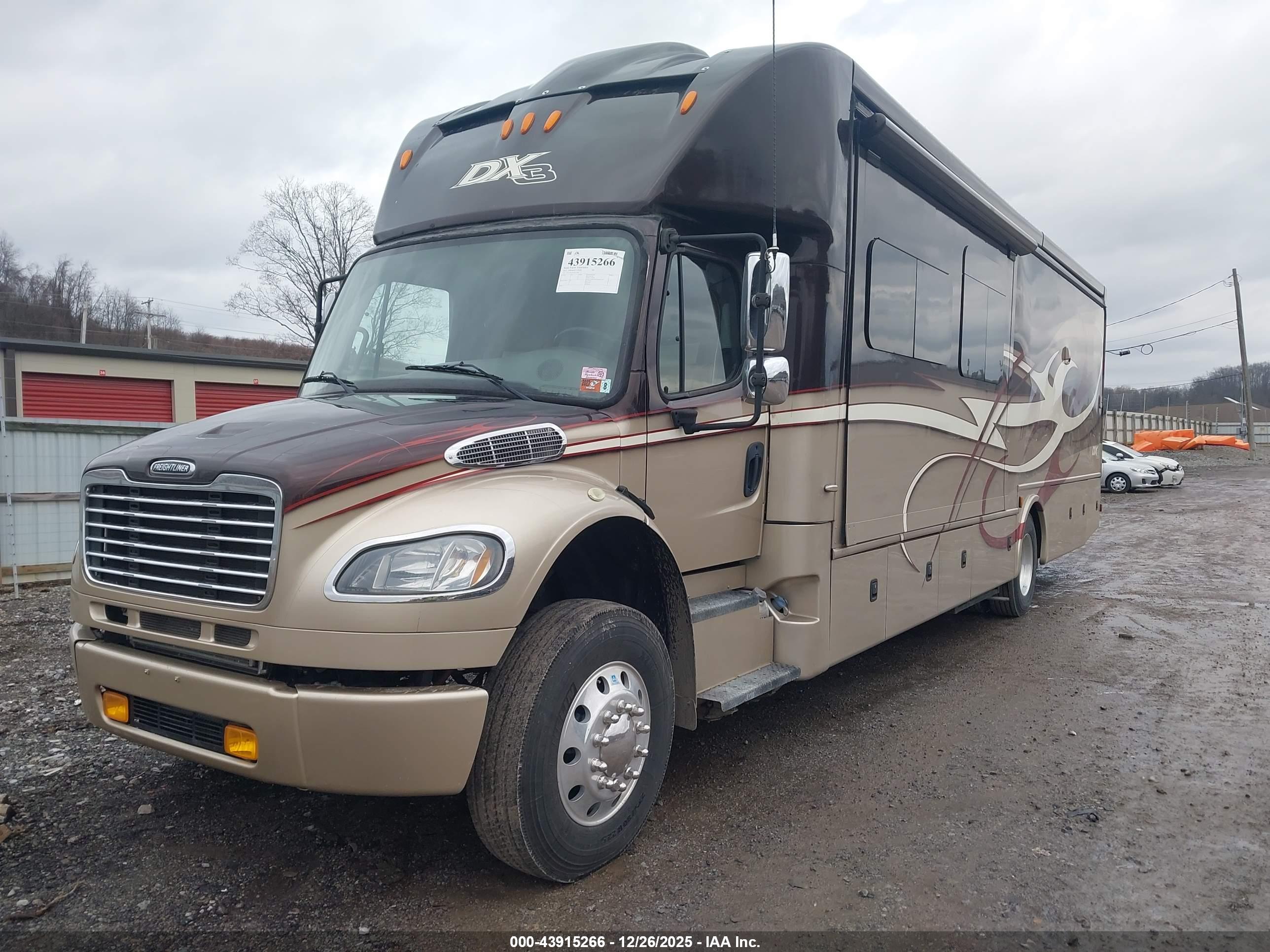FREIGHTLINER M2 image 2