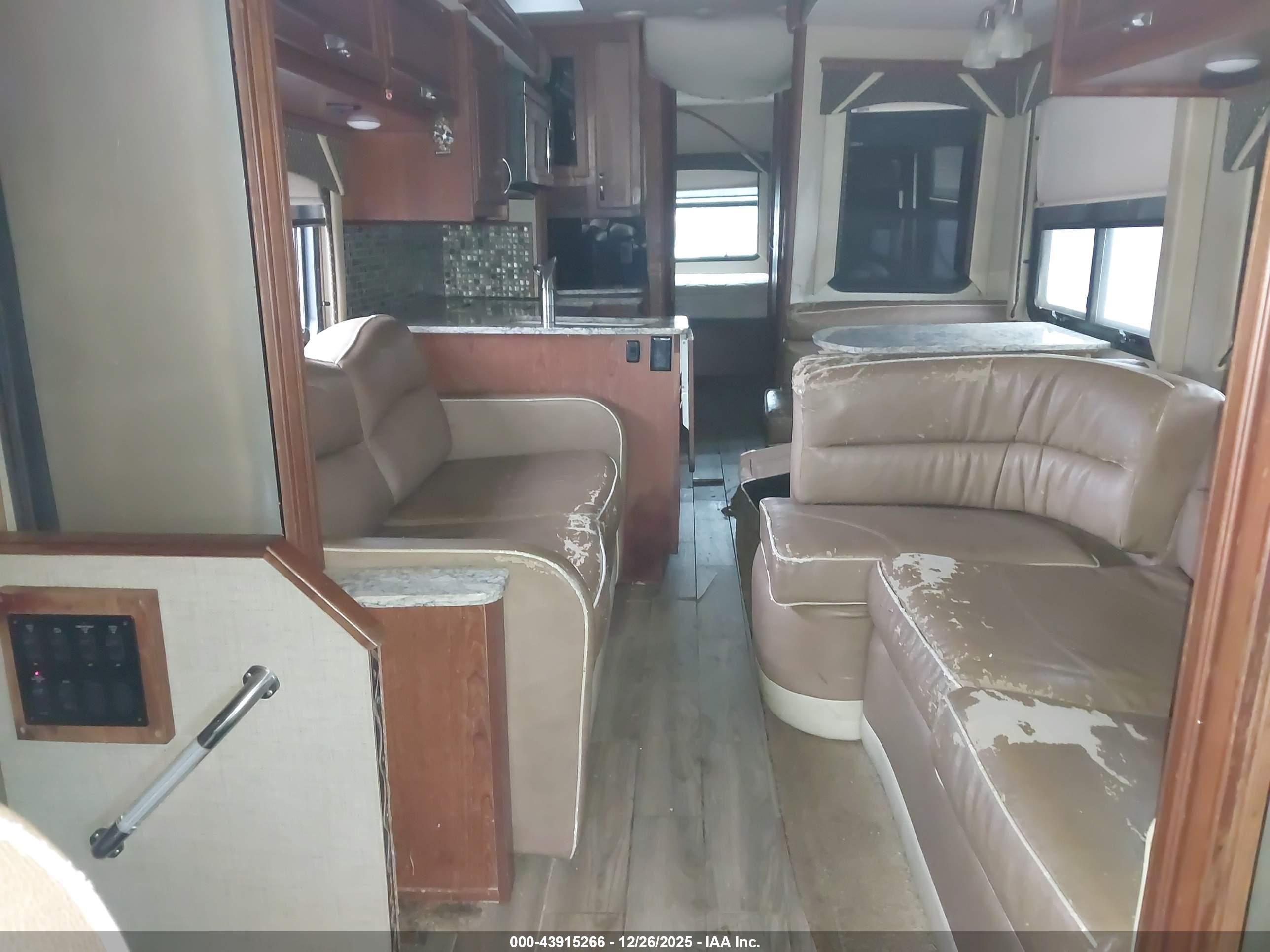 FREIGHTLINER M2 image 8