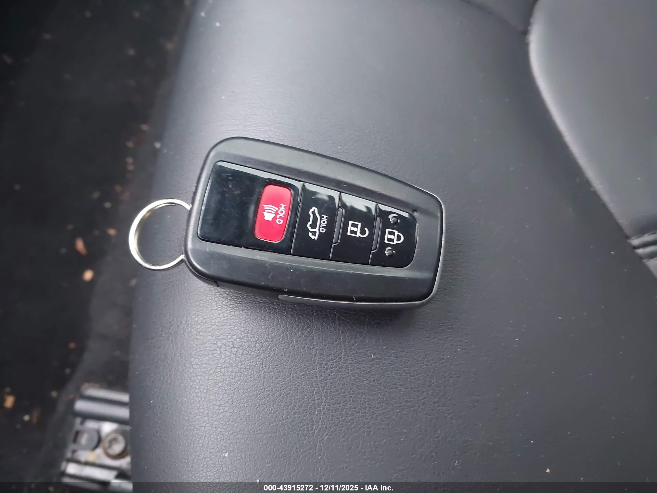 TOYOTA AVALON image 11