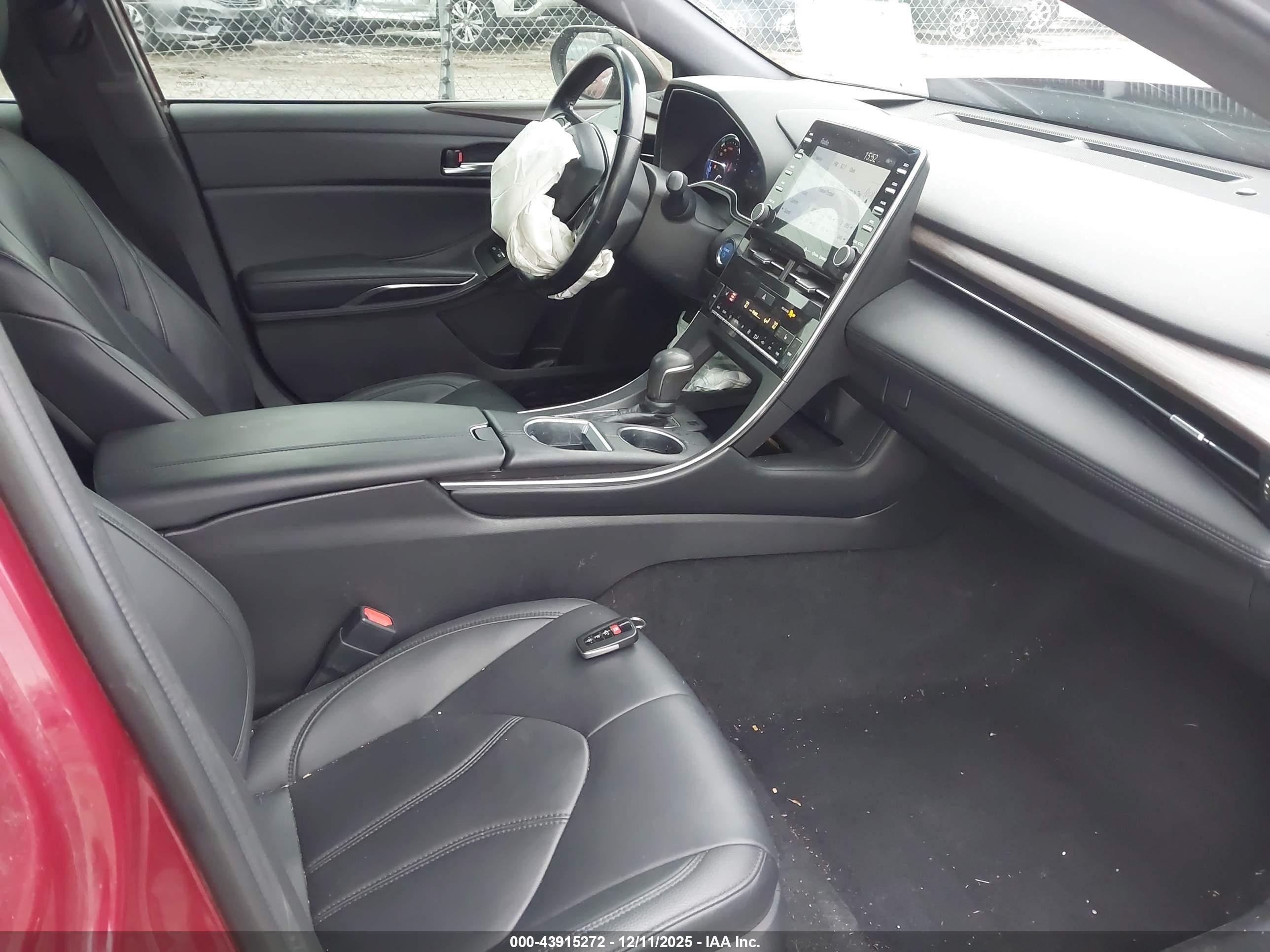 TOYOTA AVALON image 5