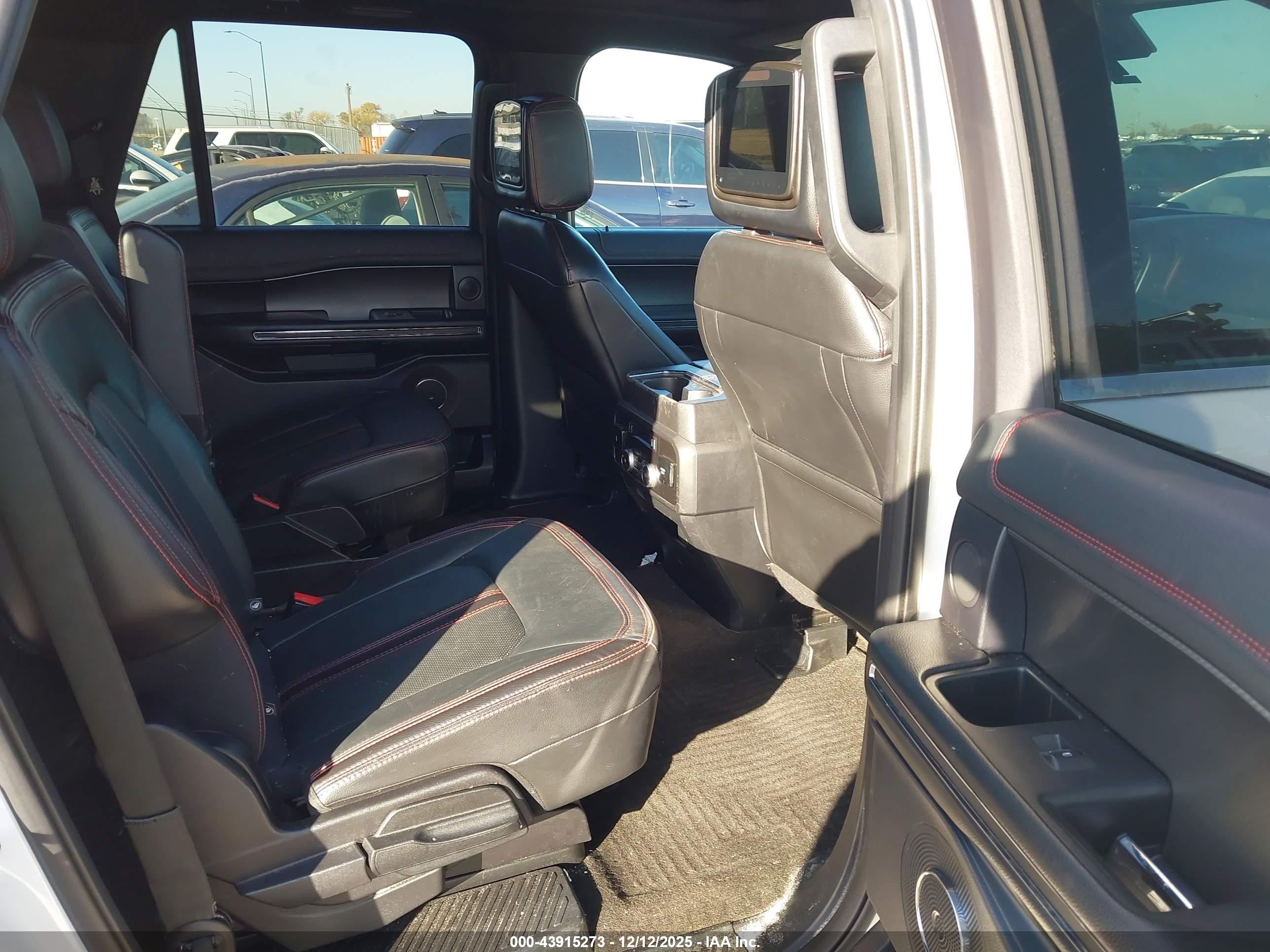 FORD EXPEDITION image 8
