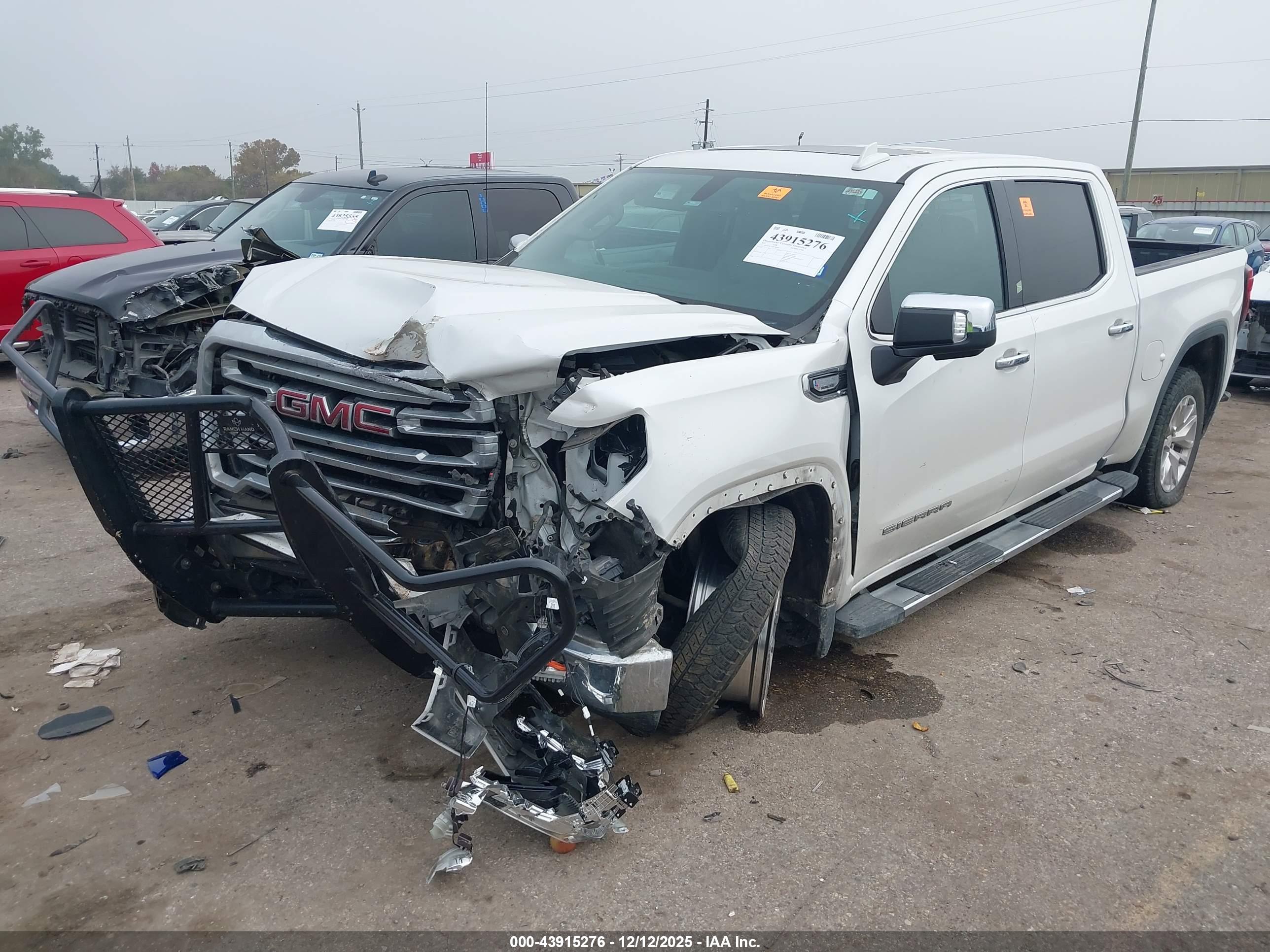 GMC SIERRA image 2
