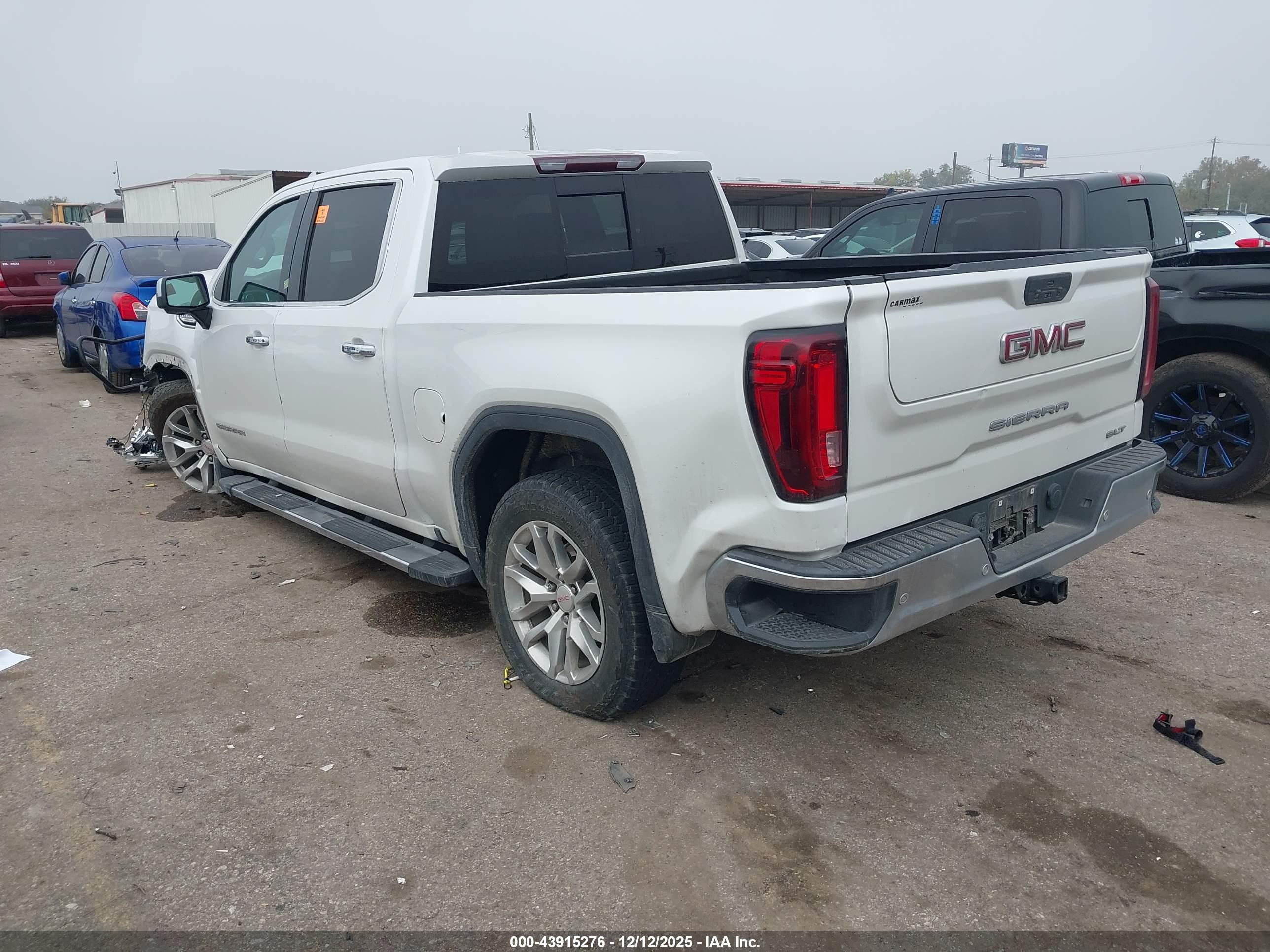 GMC SIERRA image 3
