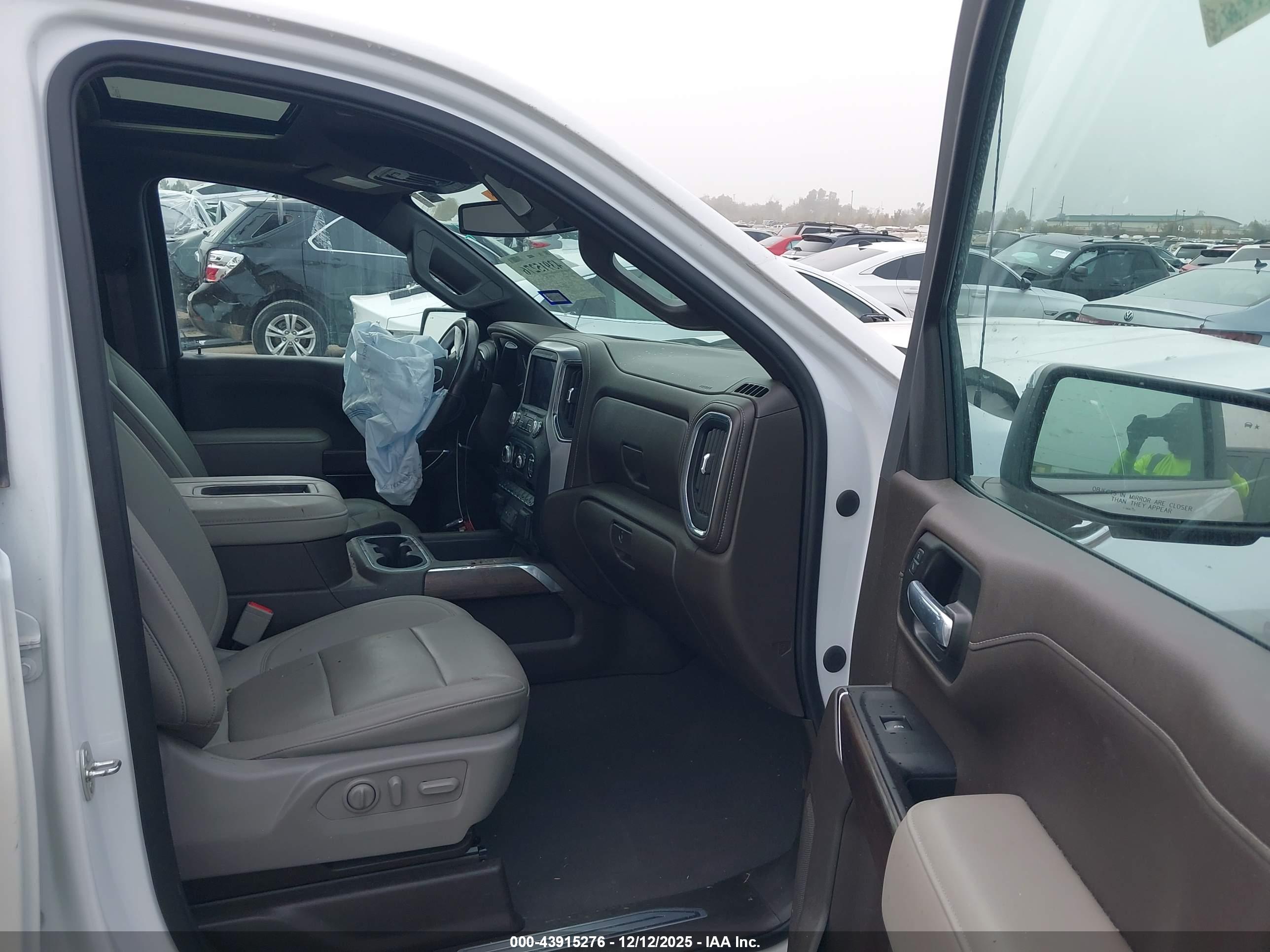 GMC SIERRA image 5