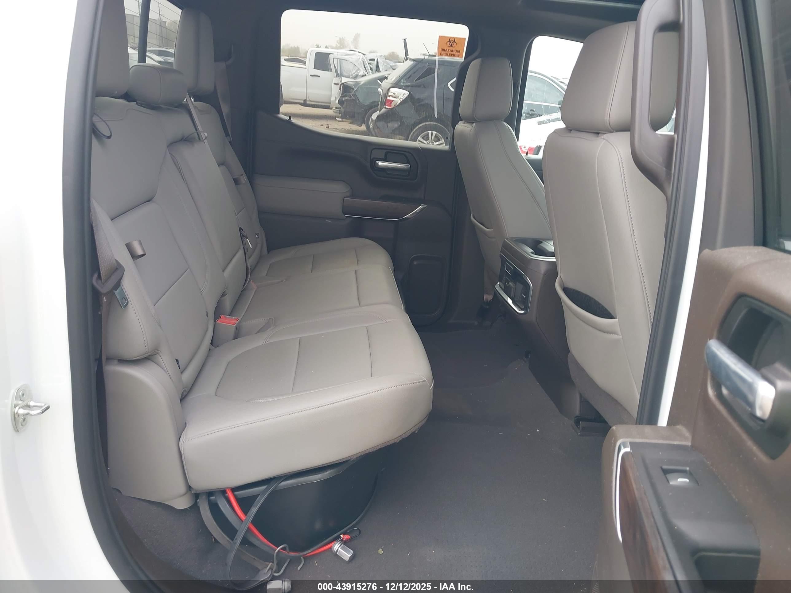 GMC SIERRA image 8