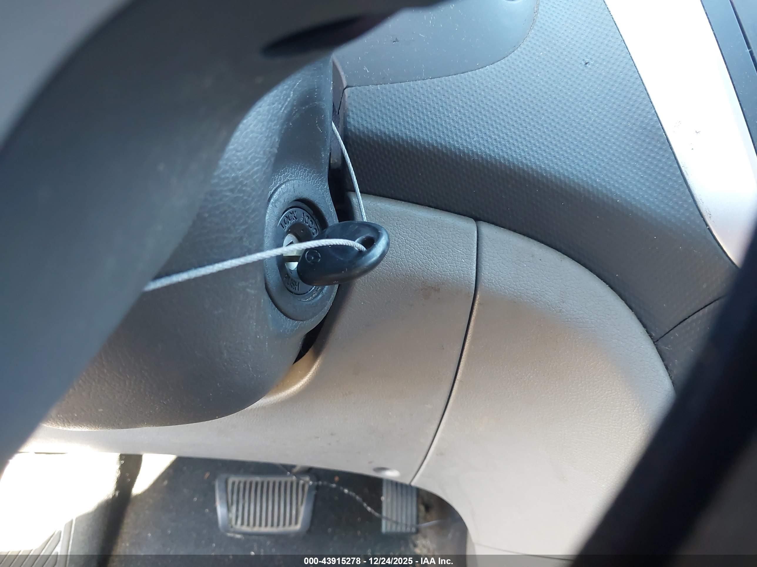 HYUNDAI ACCENT image 11
