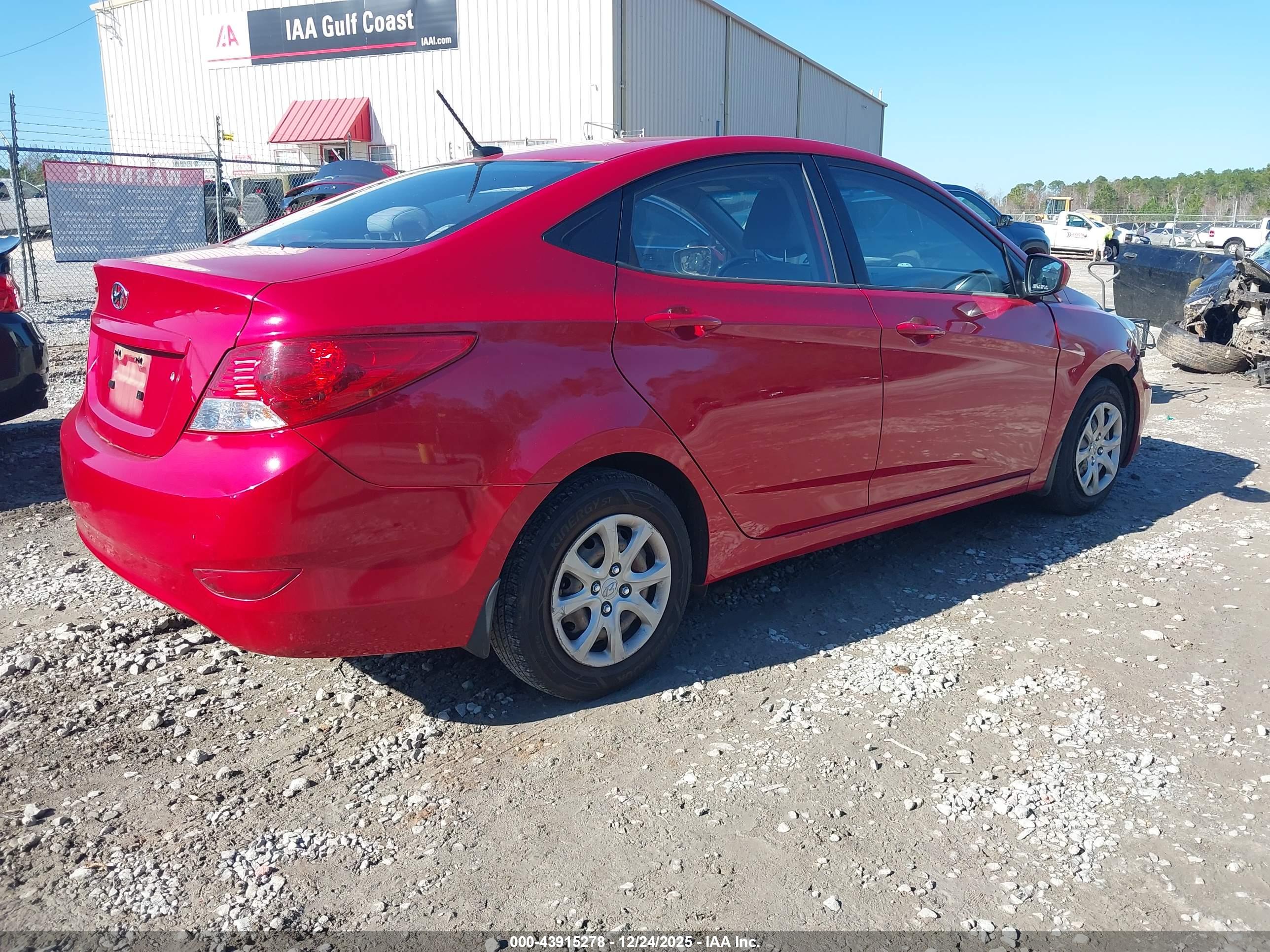HYUNDAI ACCENT image 4