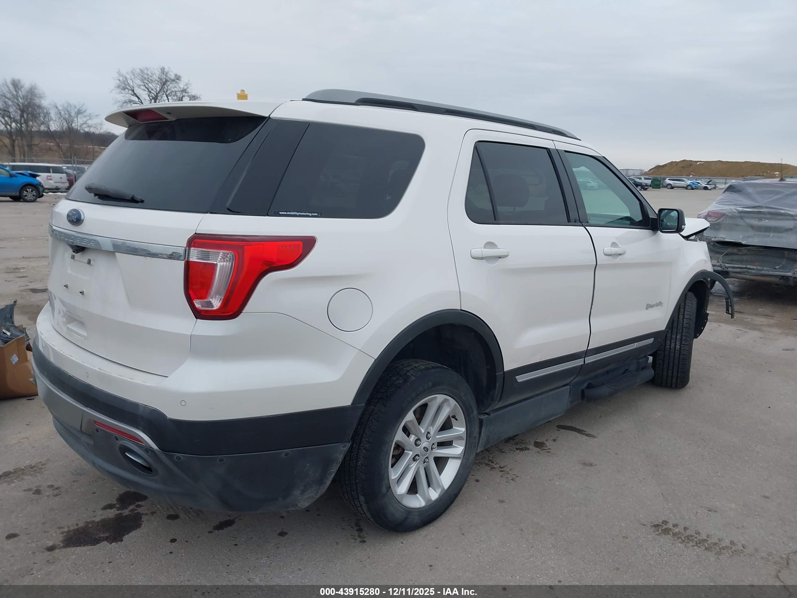FORD EXPLORER image 4