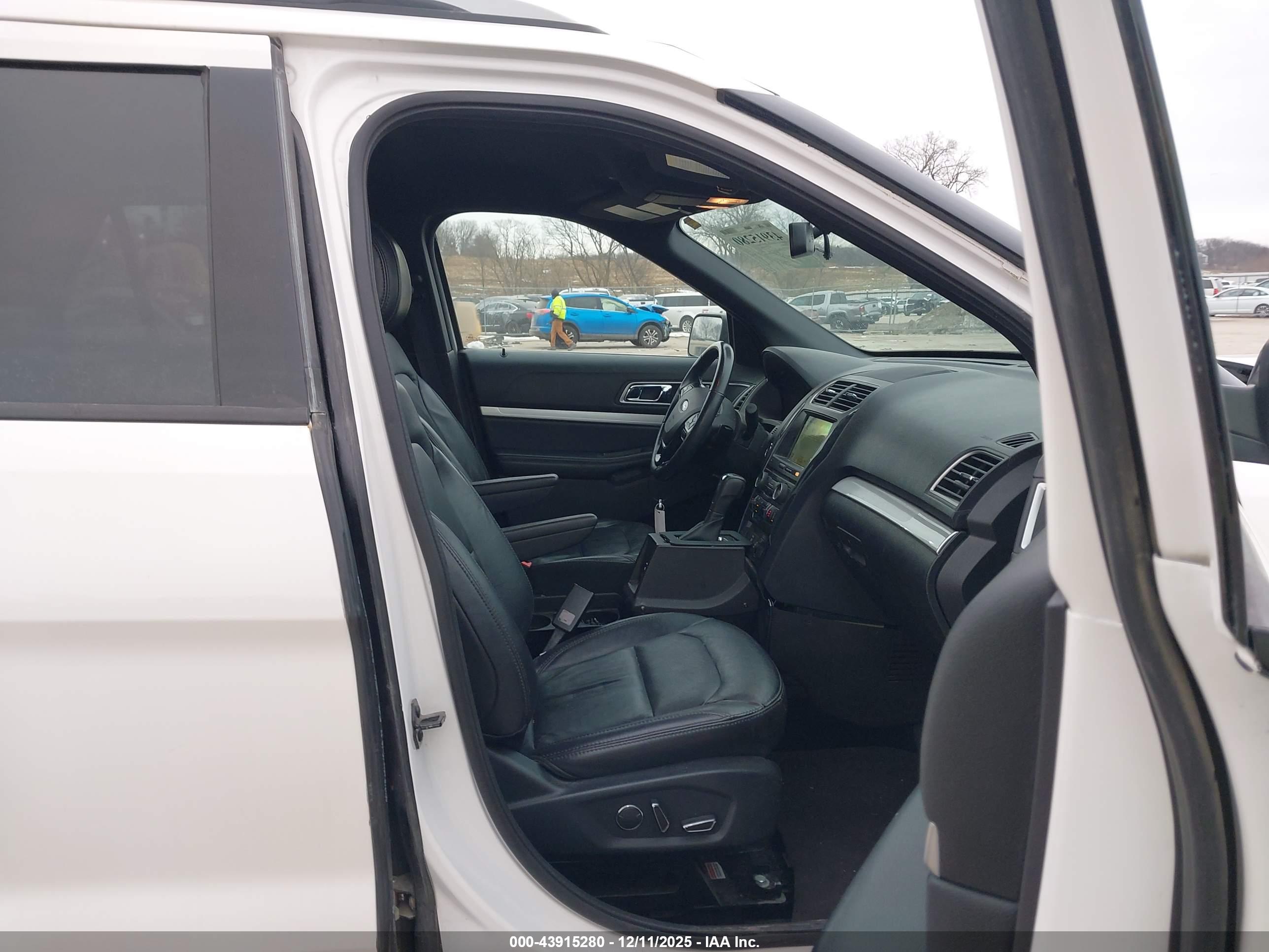 FORD EXPLORER image 5