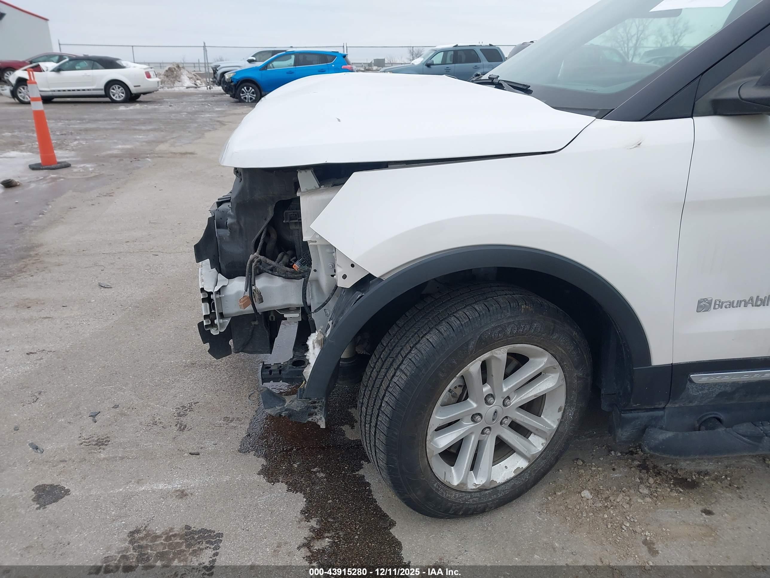 FORD EXPLORER image 6