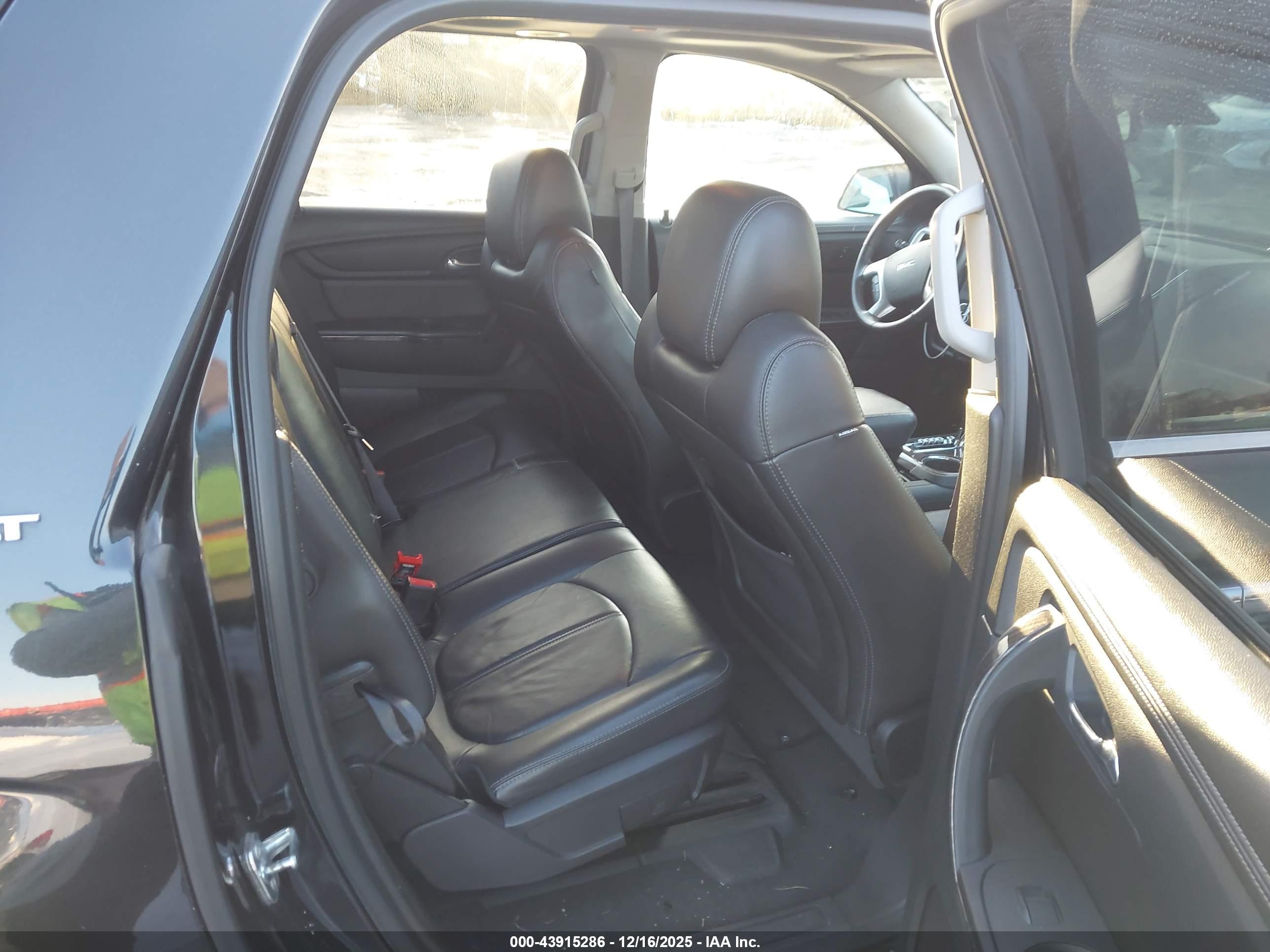 GMC ACADIA image 8
