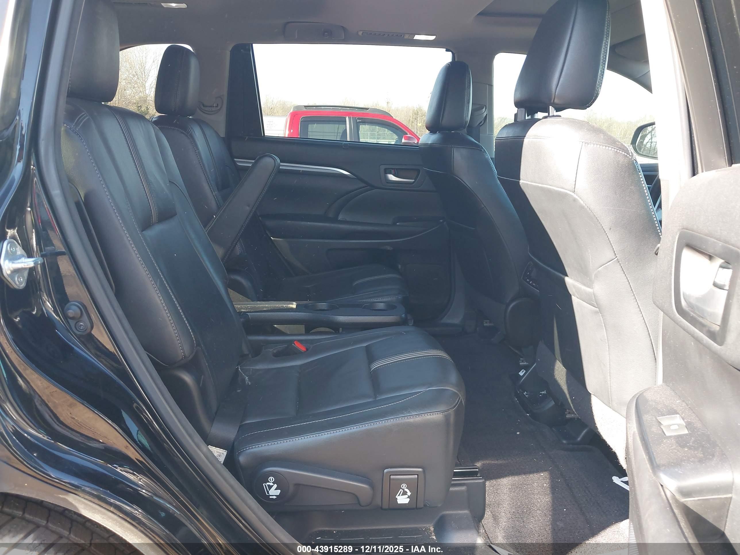 TOYOTA HIGHLANDER image 8