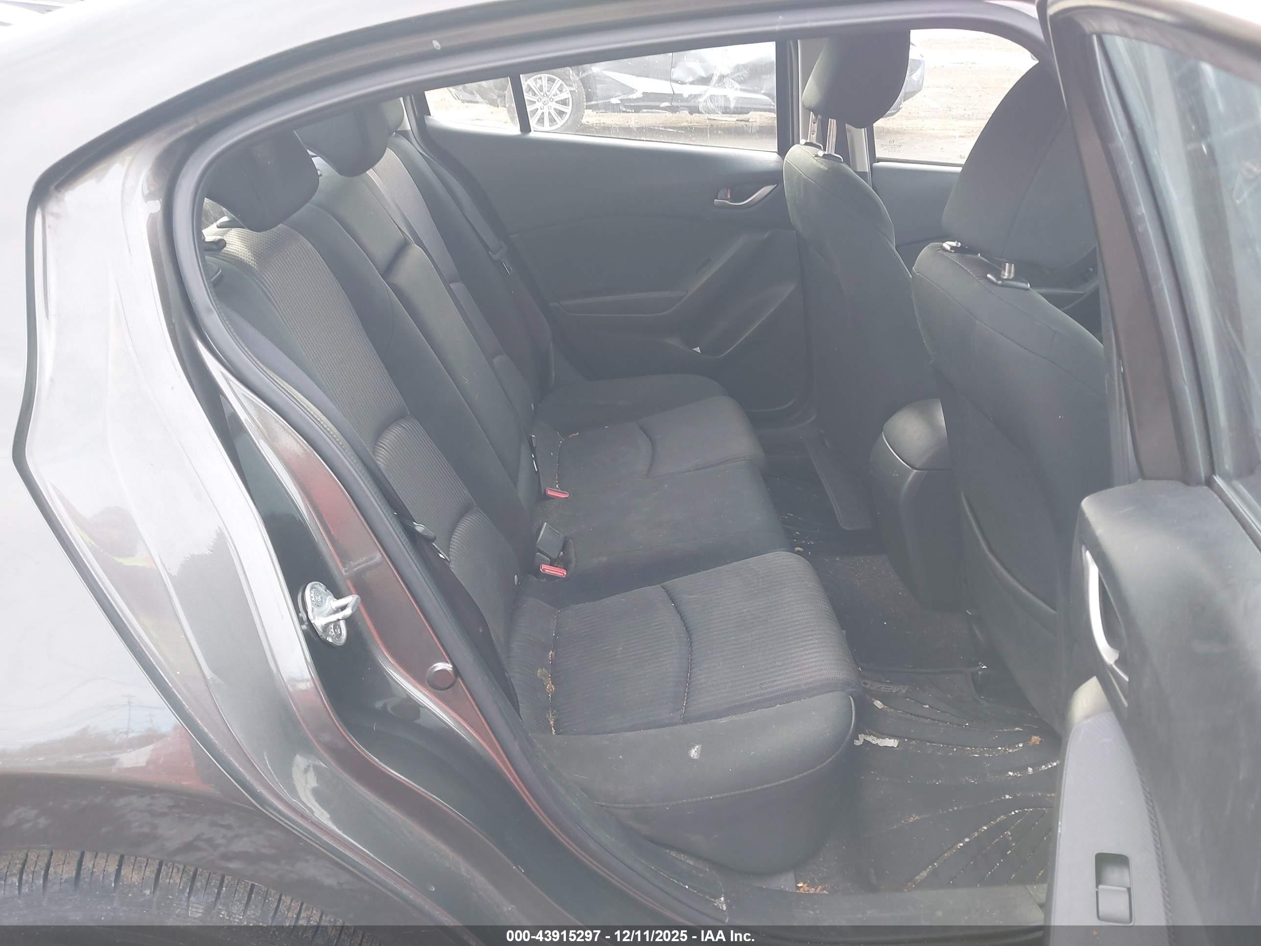 MAZDA MAZDA3 image 8