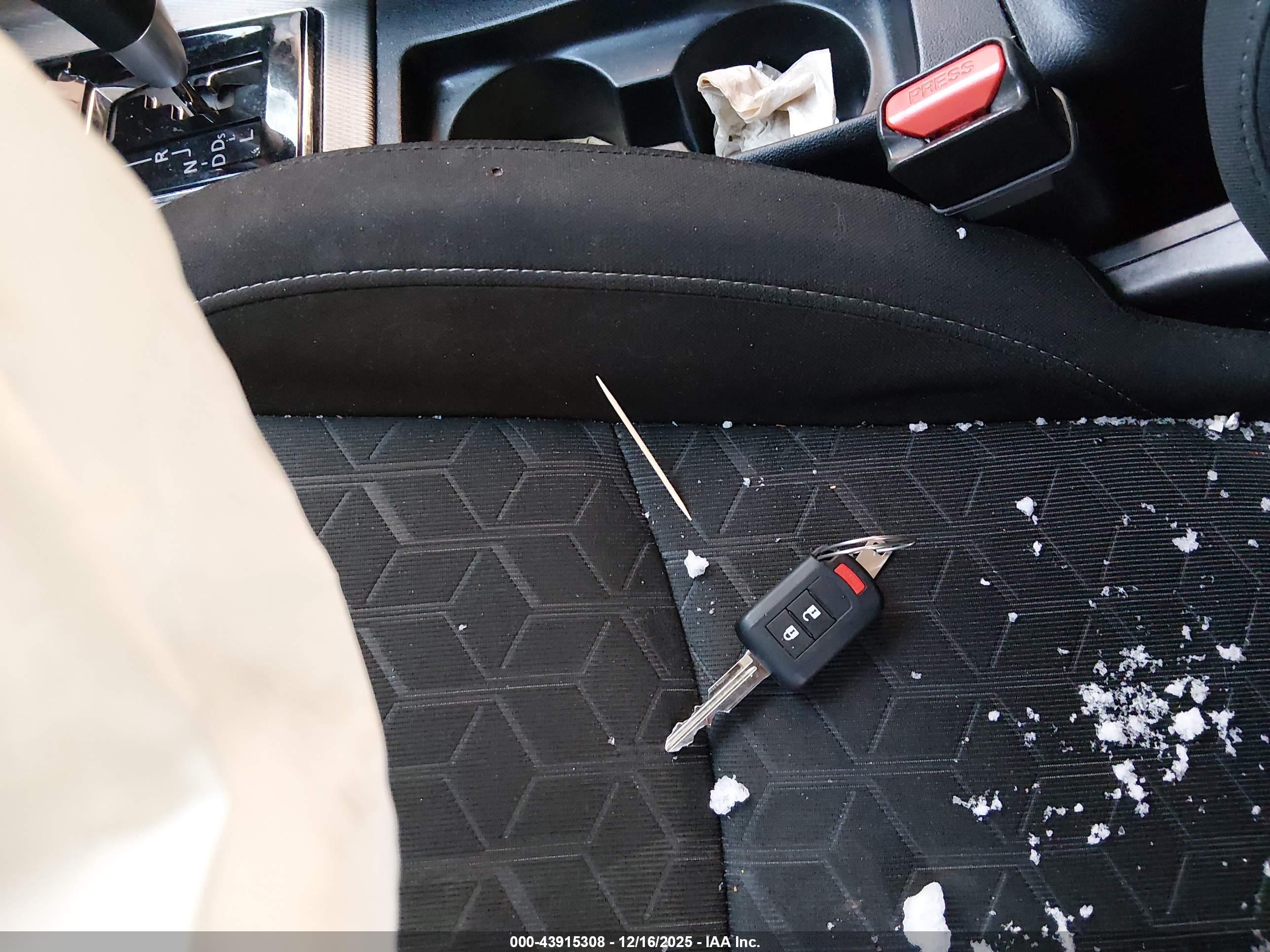 MITSUBISHI OUTLANDER image 11