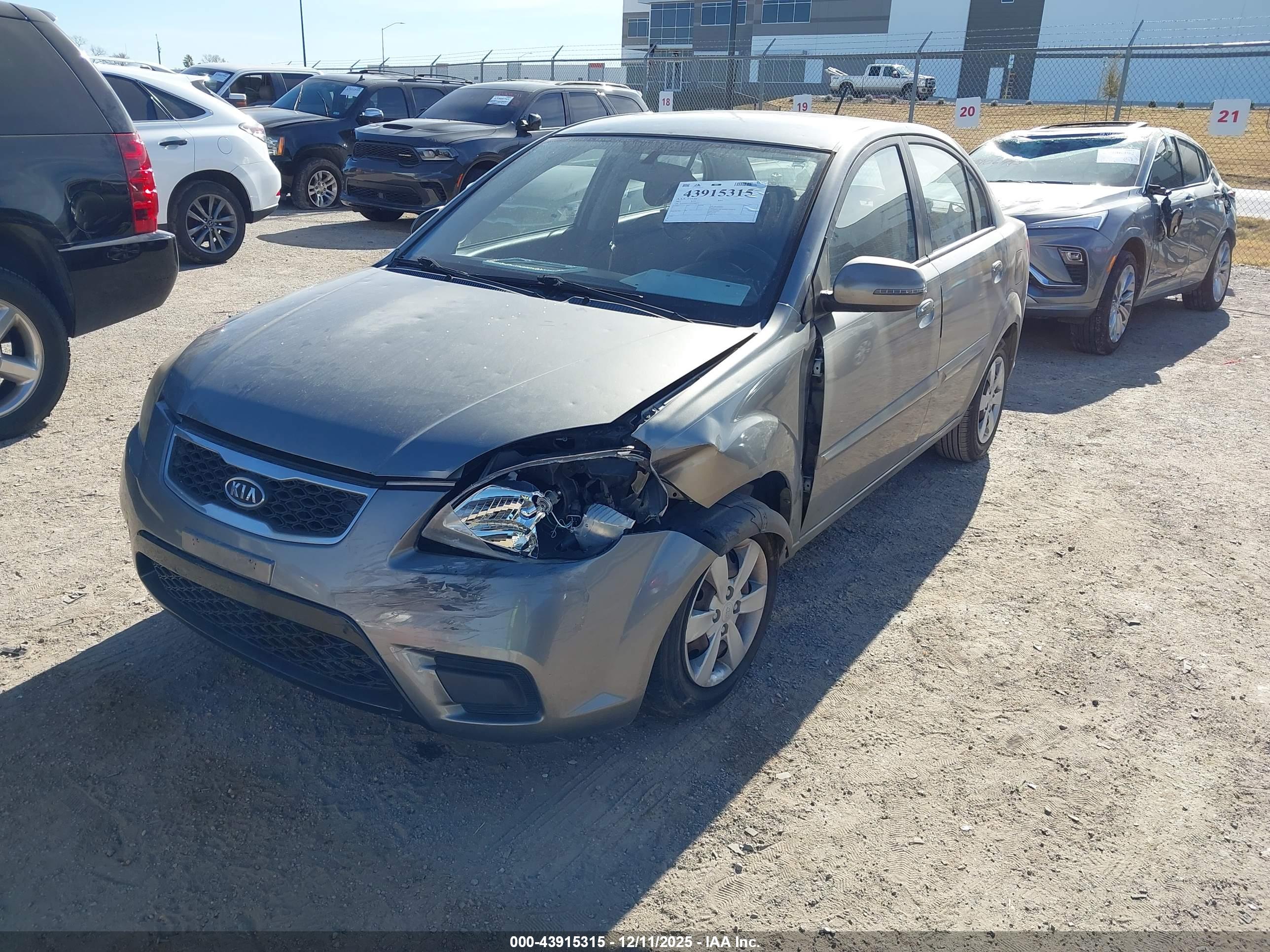 KIA RIO image 2