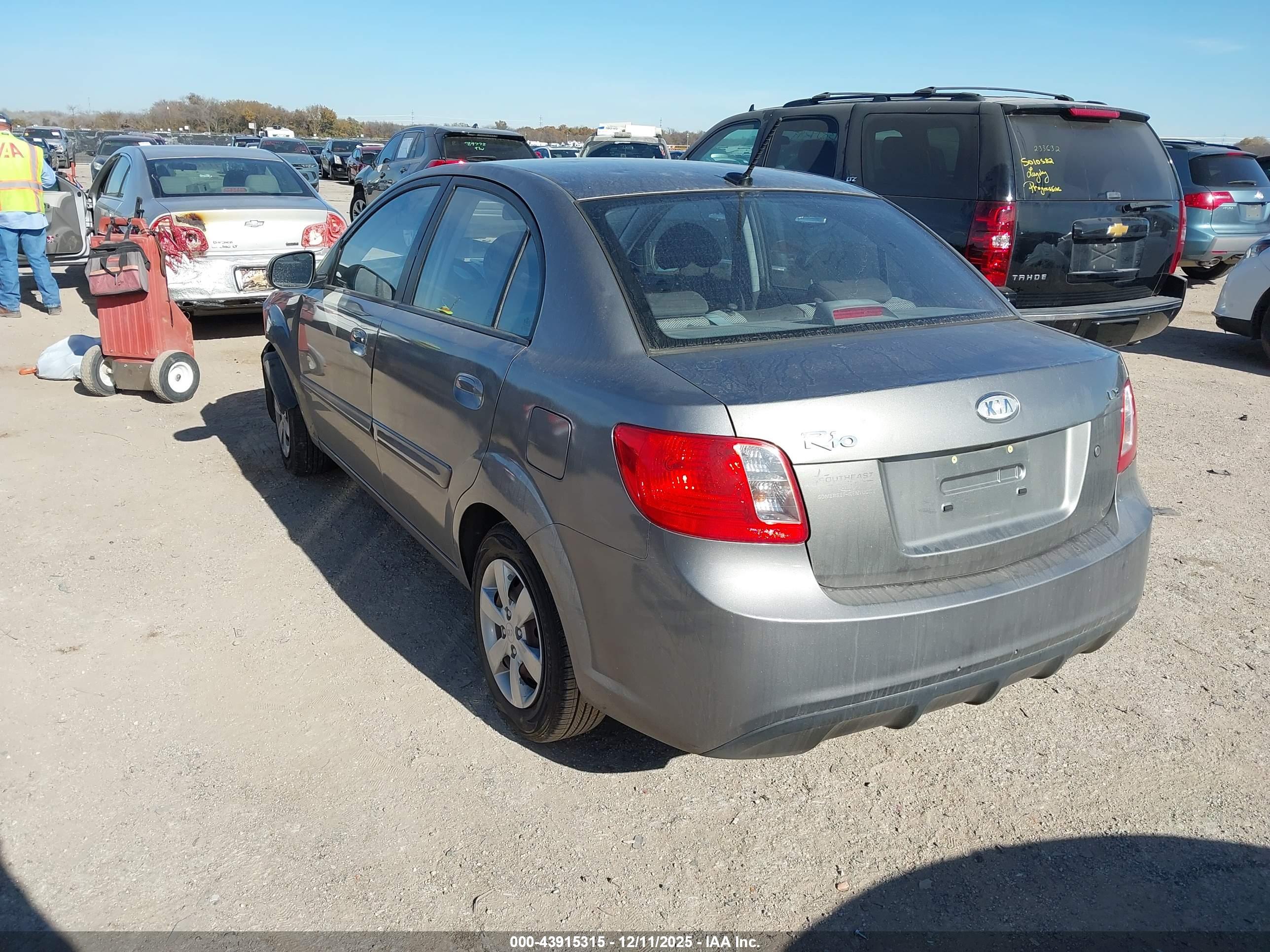 KIA RIO image 3