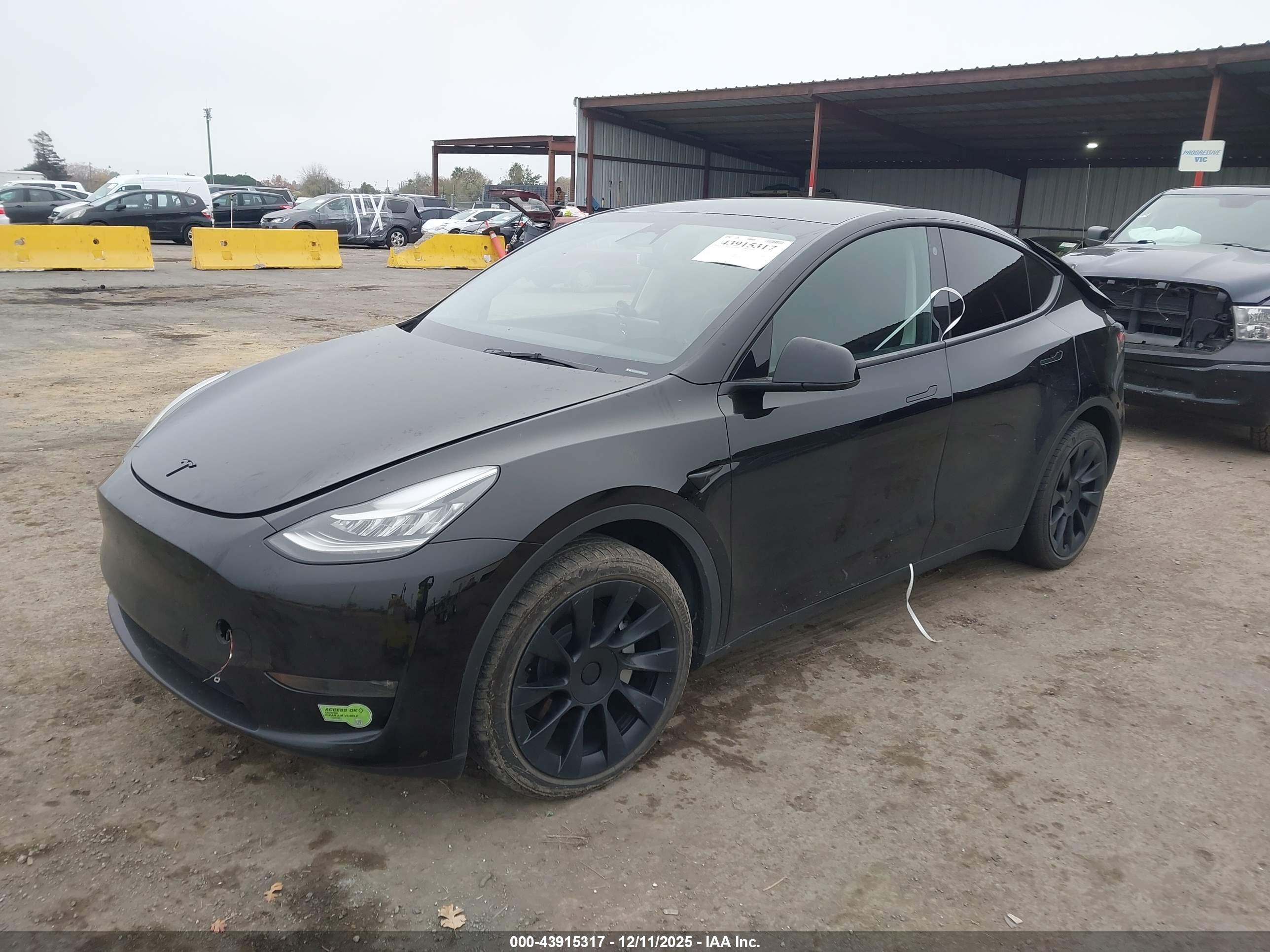 TESLA MODEL image 2