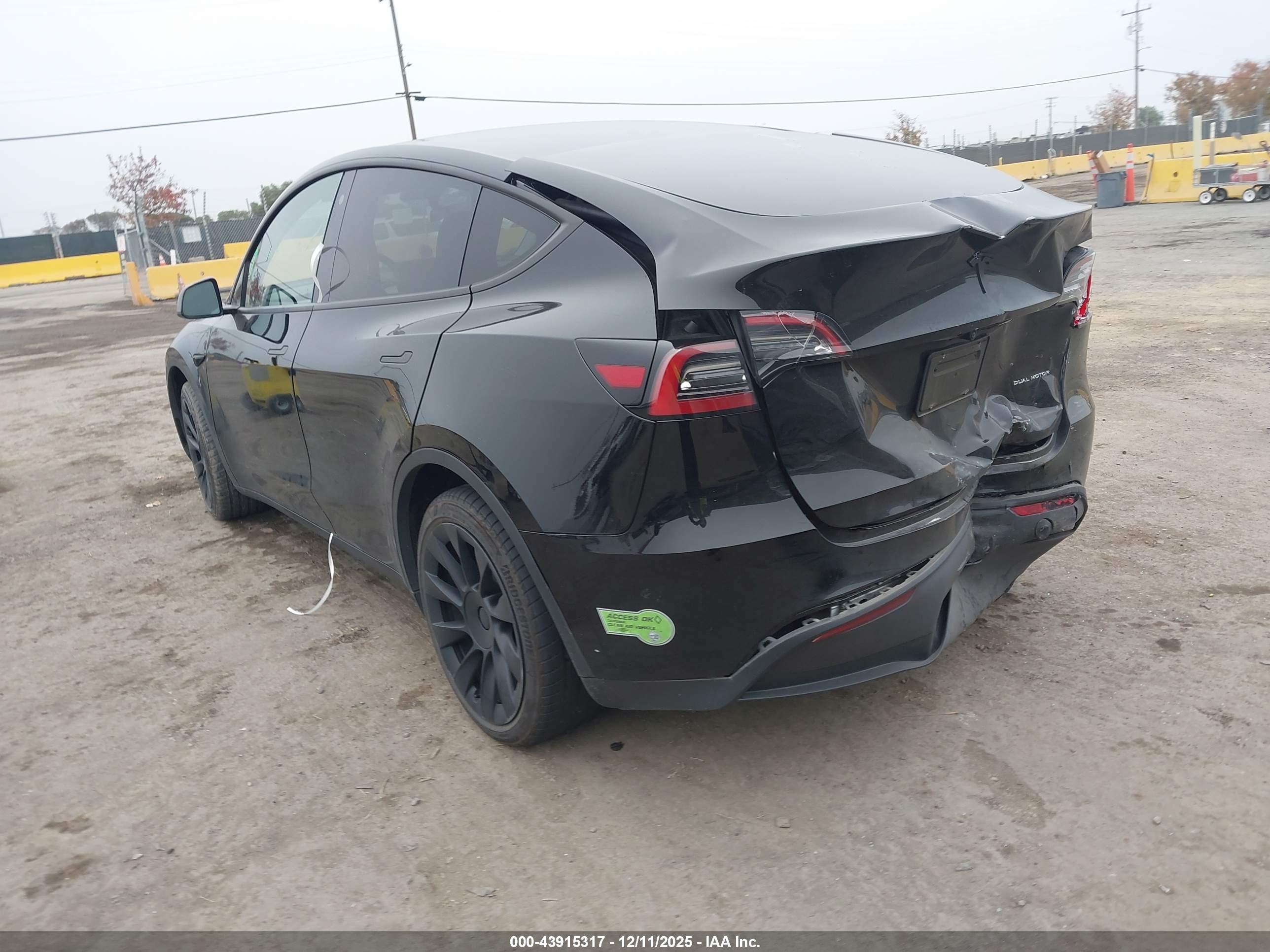 TESLA MODEL image 3