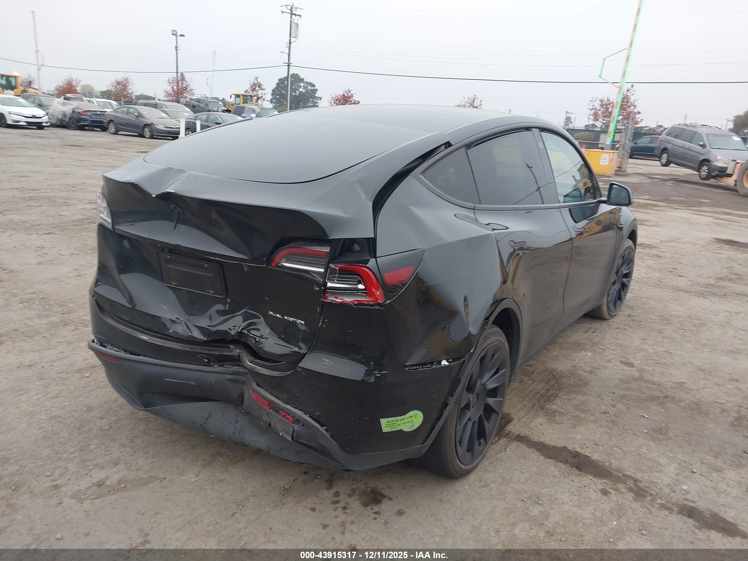 TESLA MODEL image 4